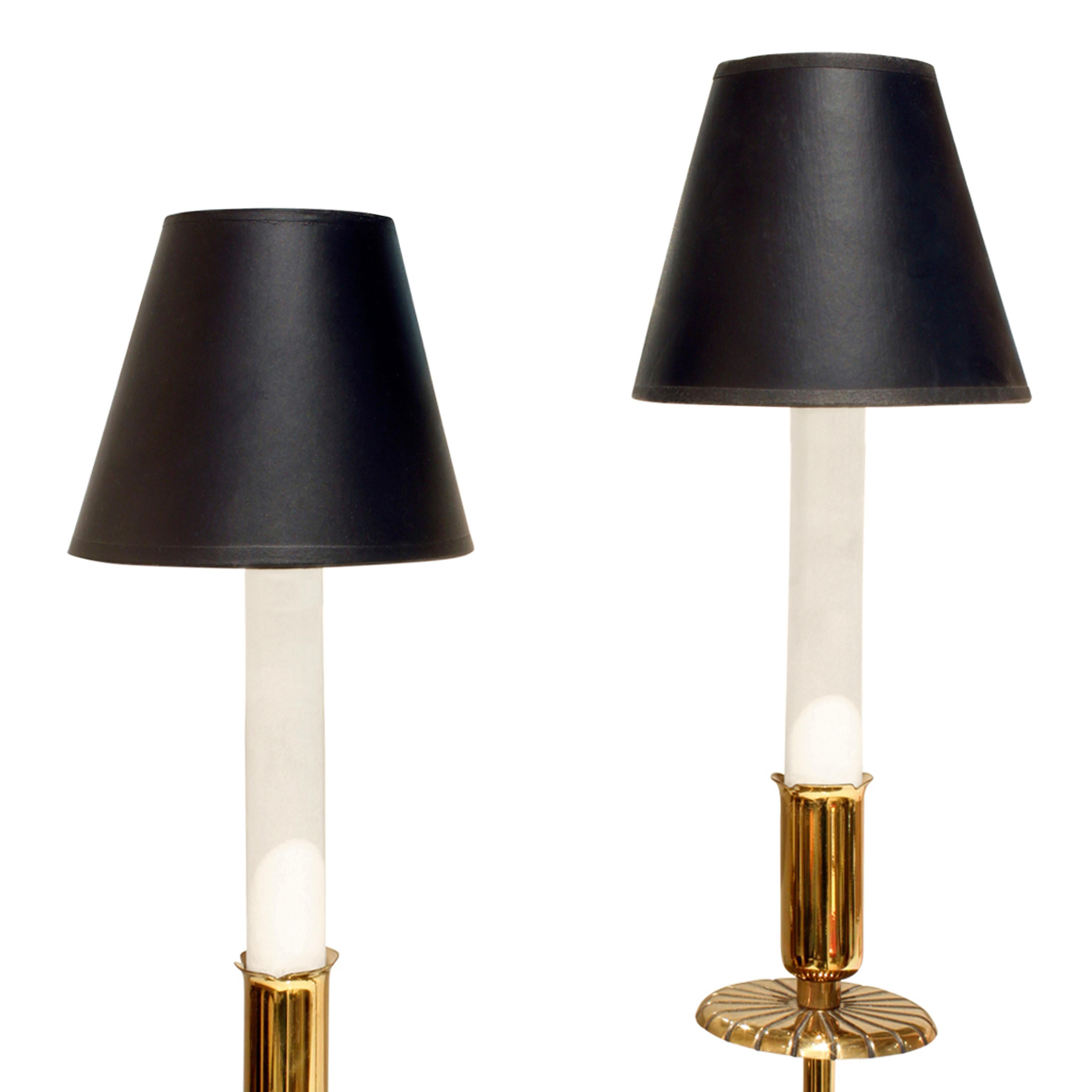 Mid-Century Modern Pair of Elegant Brass Lamps in the Manner of Tommi Parzinger 1950s For Sale