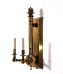 Pareja de elegantes apliques de latón de Hart Associates