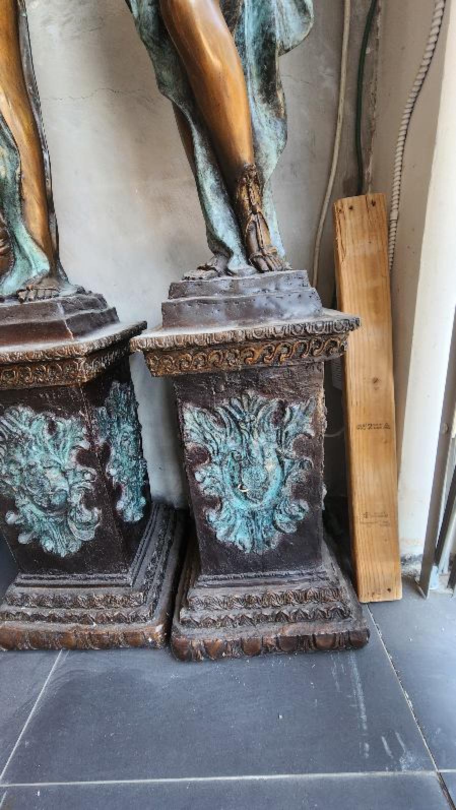 XX secolo Coppia di eleganti sculture in bronzo in vendita