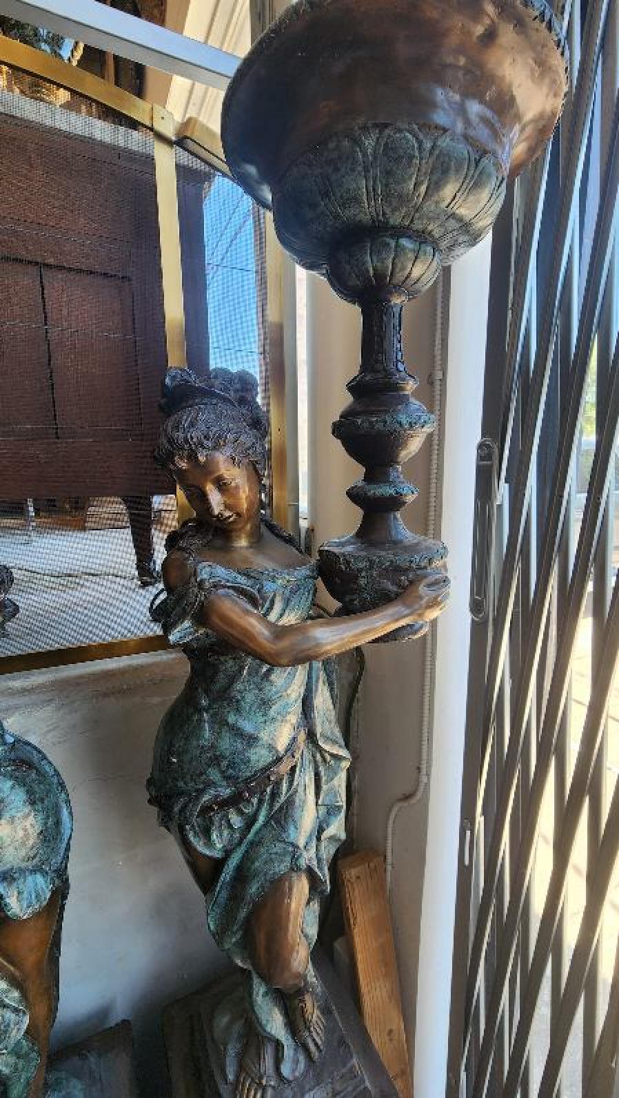 Calco Coppia di eleganti sculture in bronzo in vendita