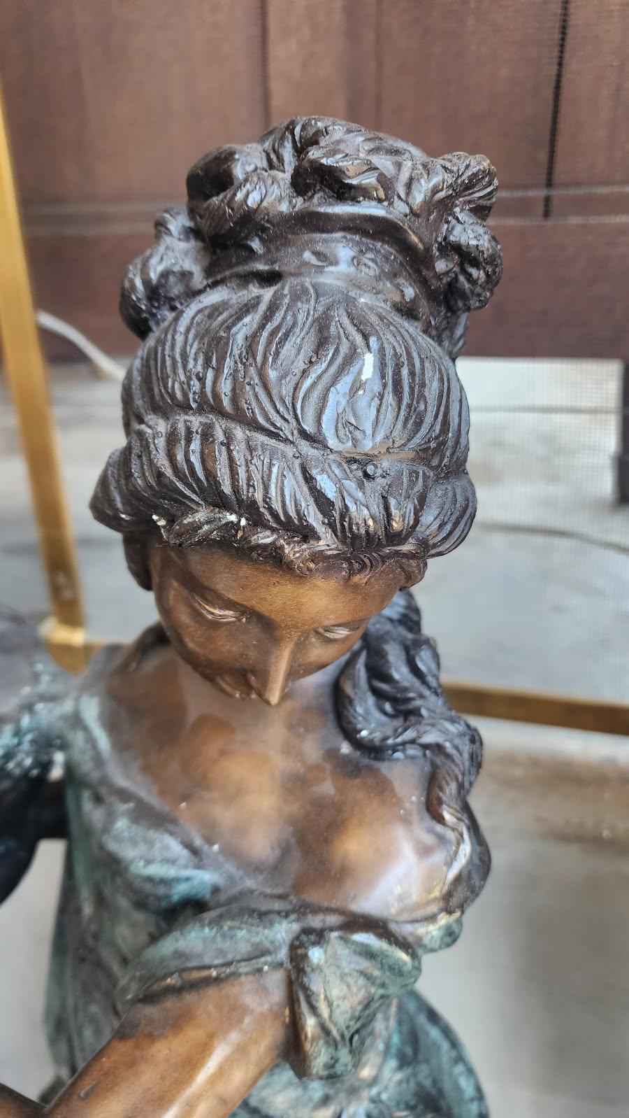 Coppia di eleganti sculture in bronzo in vendita 2