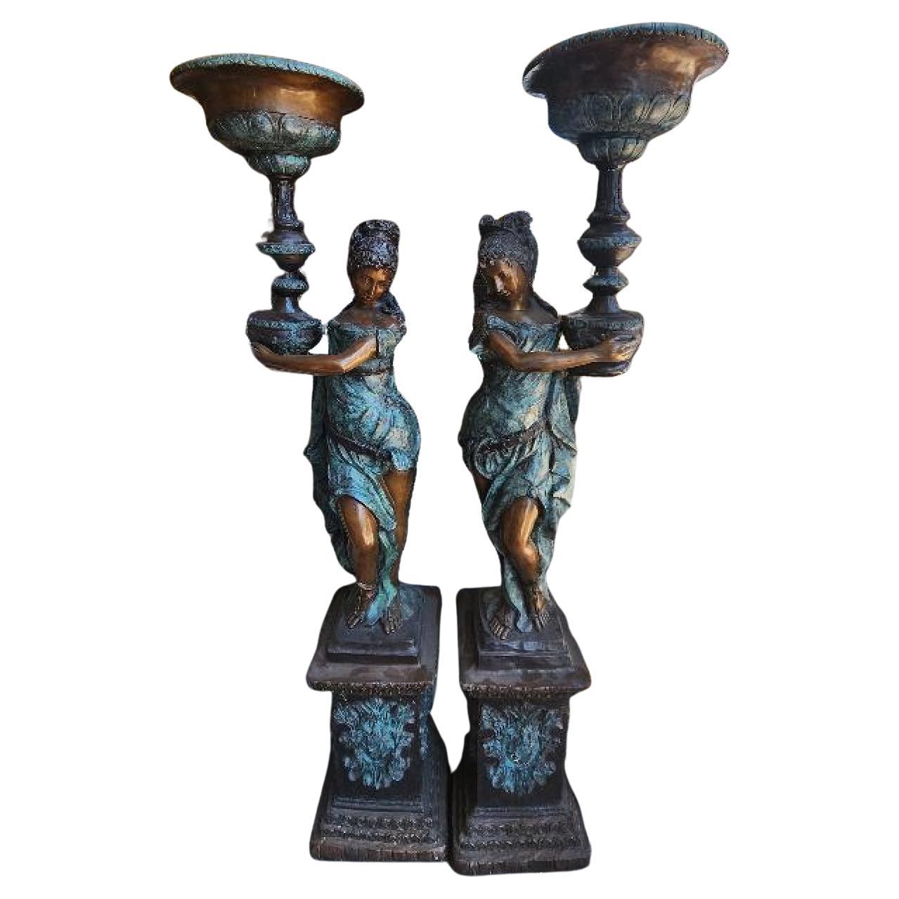 Paire de sculptures élégantes en bronze