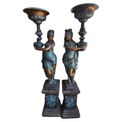 Coppia di eleganti sculture in bronzo