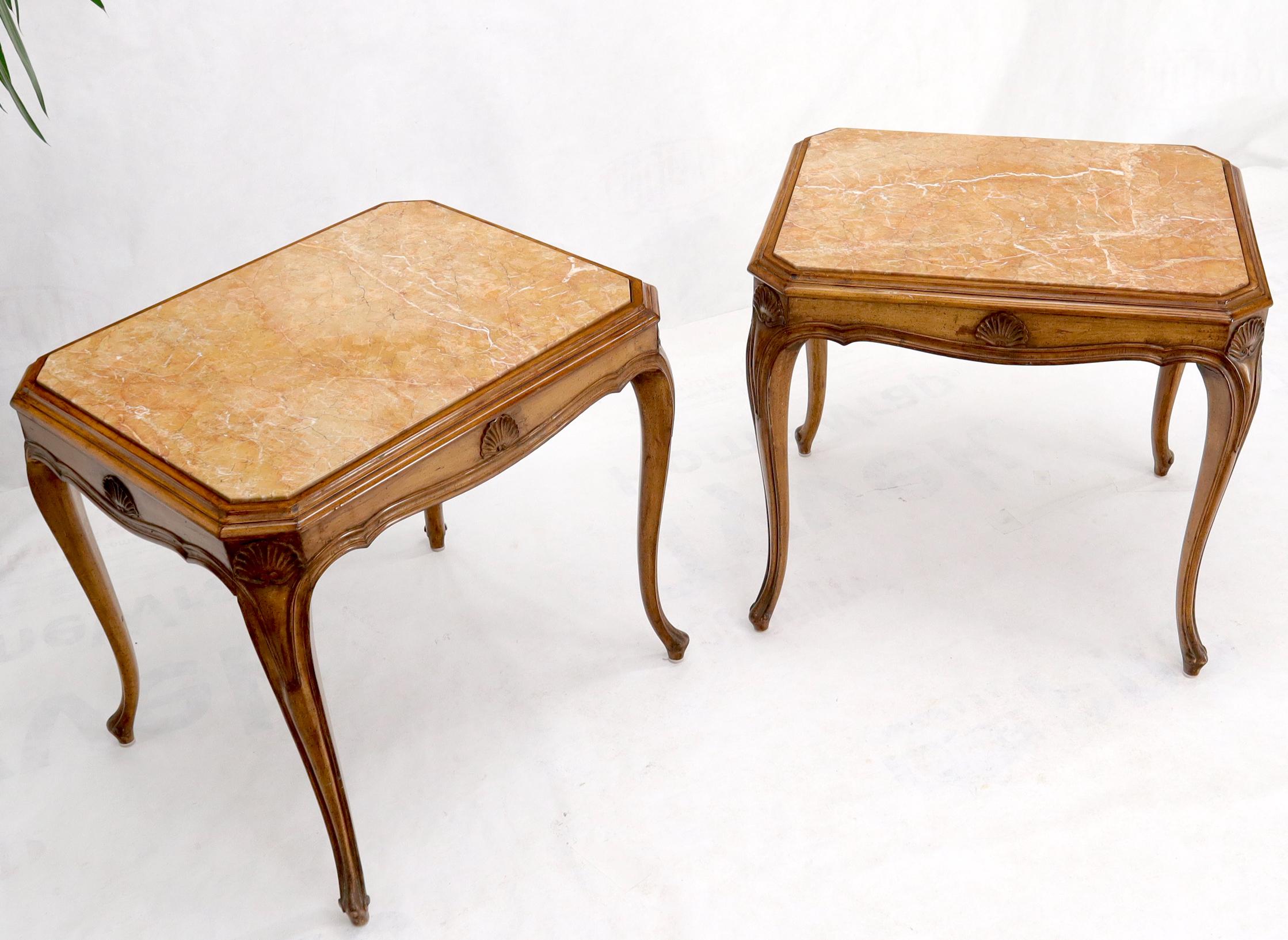20th Century Pair of Elegant Carved Wood Rouge Marge Top End Lamp Tables Stands