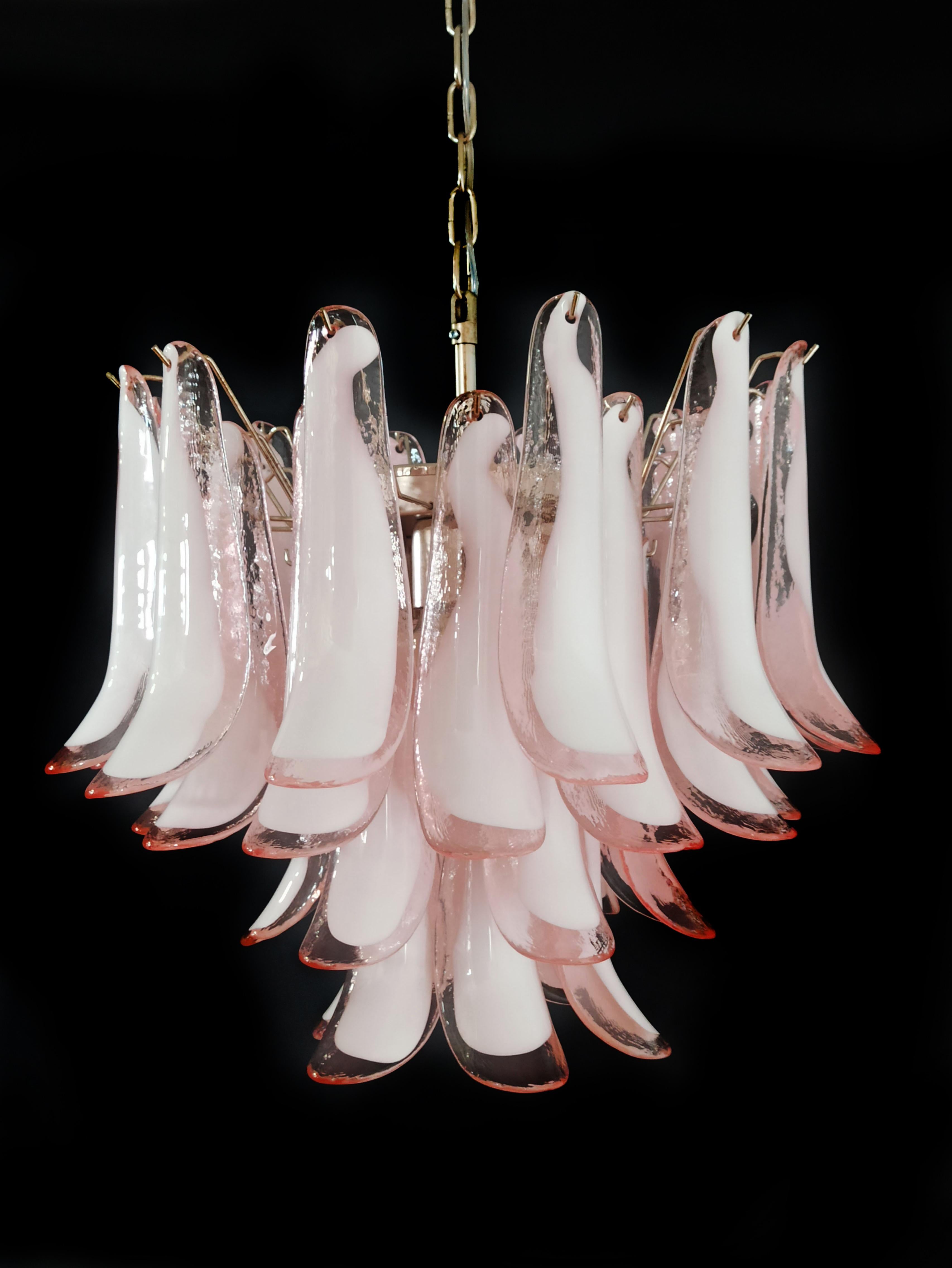 Pair of Elegant Chandeliers 36 Pink Petals, Murano In Excellent Condition For Sale In Budapest, HU