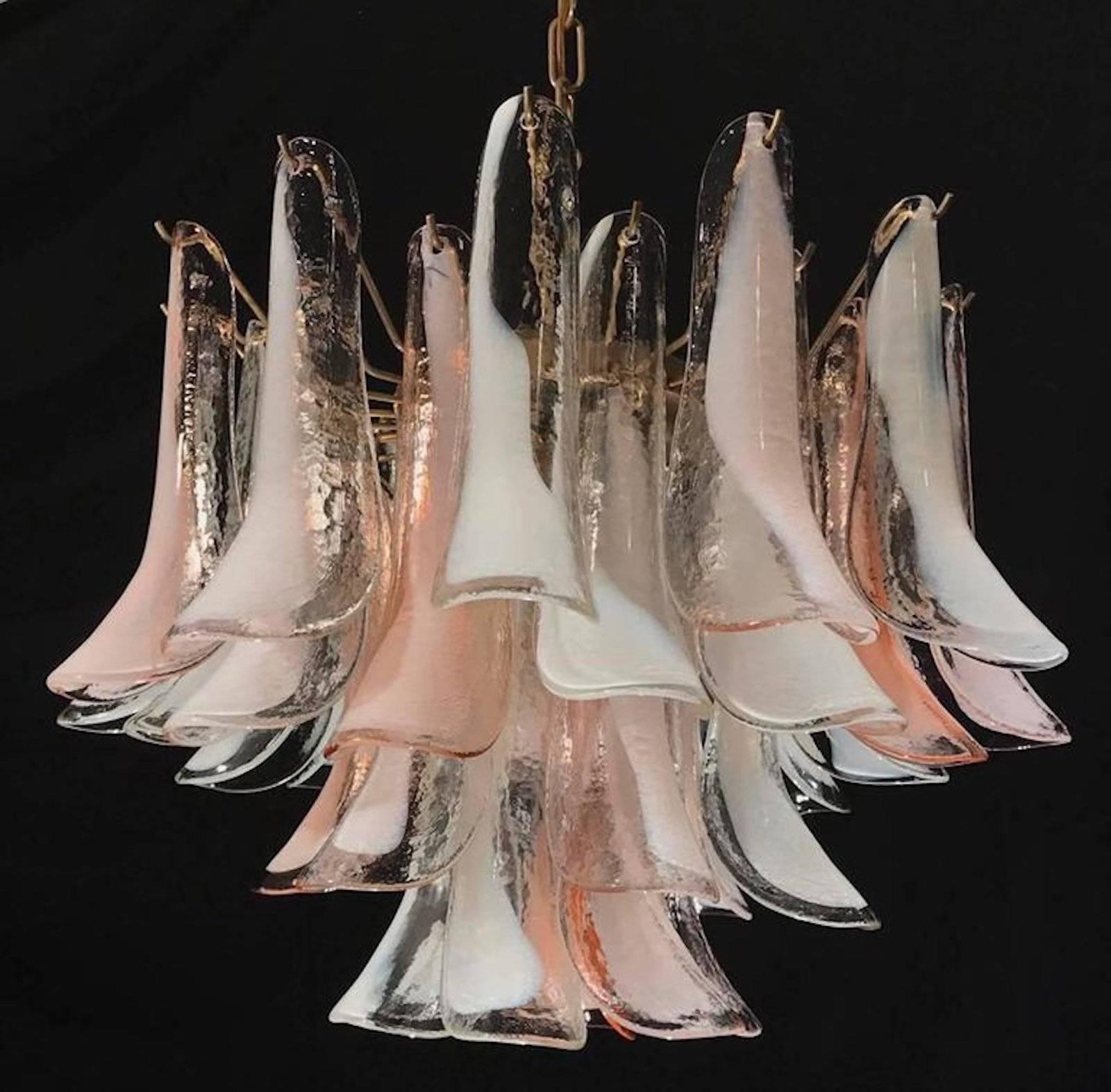 Pair of Elegant Chandeliers White and Pink Petals, Murano, 1990 In Excellent Condition In Budapest, HU