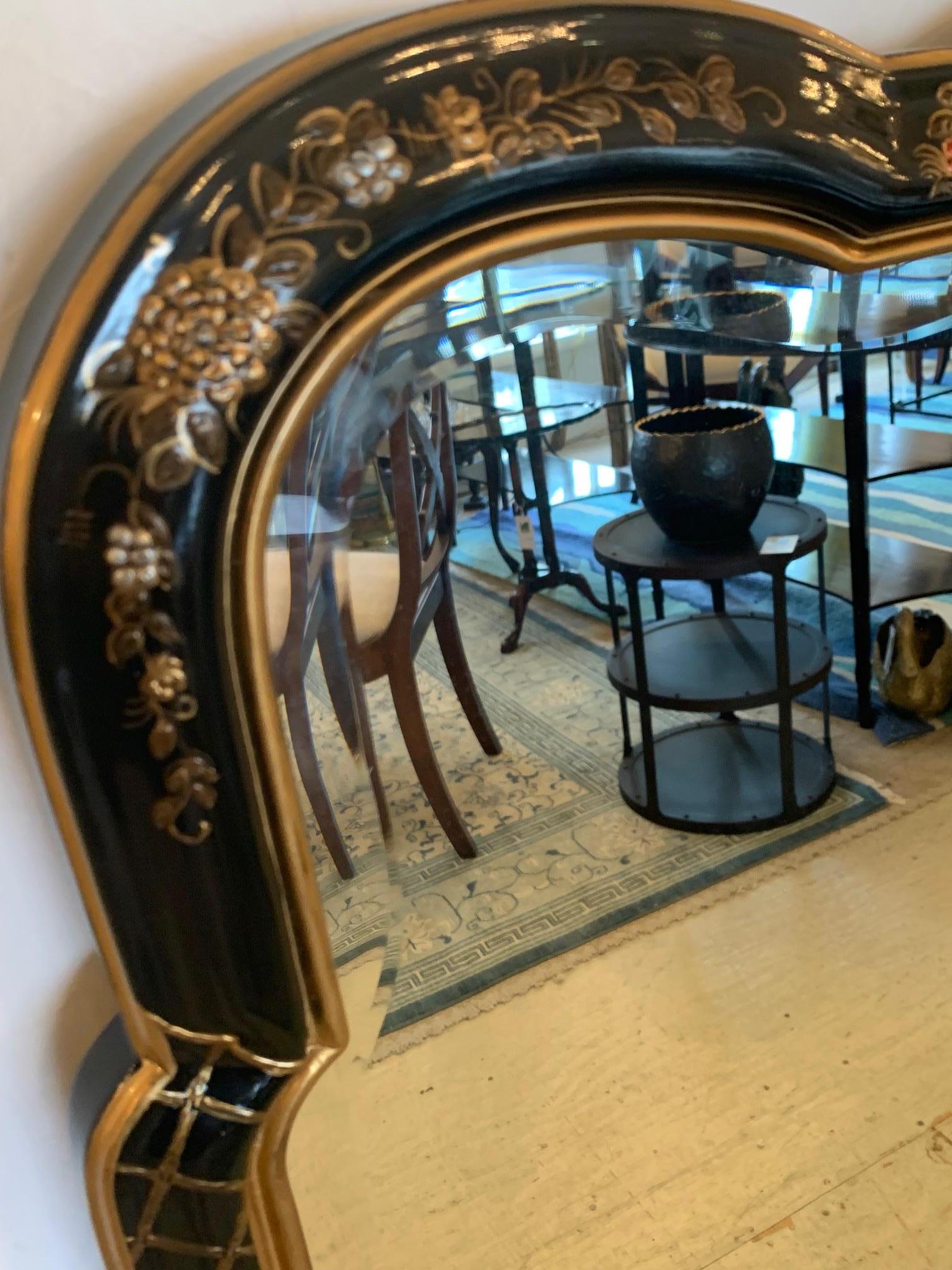 Mid-20th Century Pair of Elegant Chinoiserie Laquered Hand Painted Mirrors For Sale