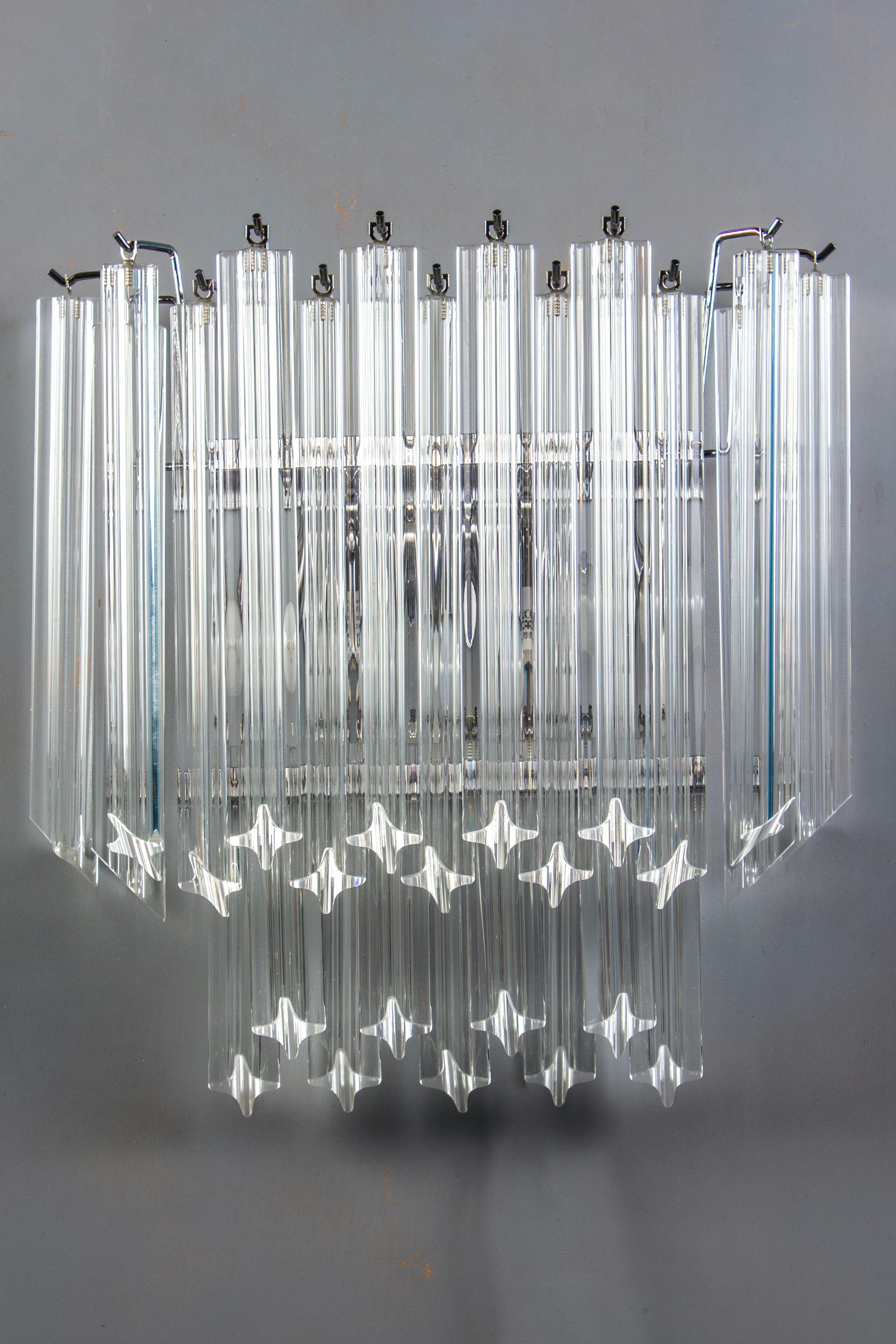 Modern Pair of Elegant Crystal Prism Wall Sconces, 1980 For Sale