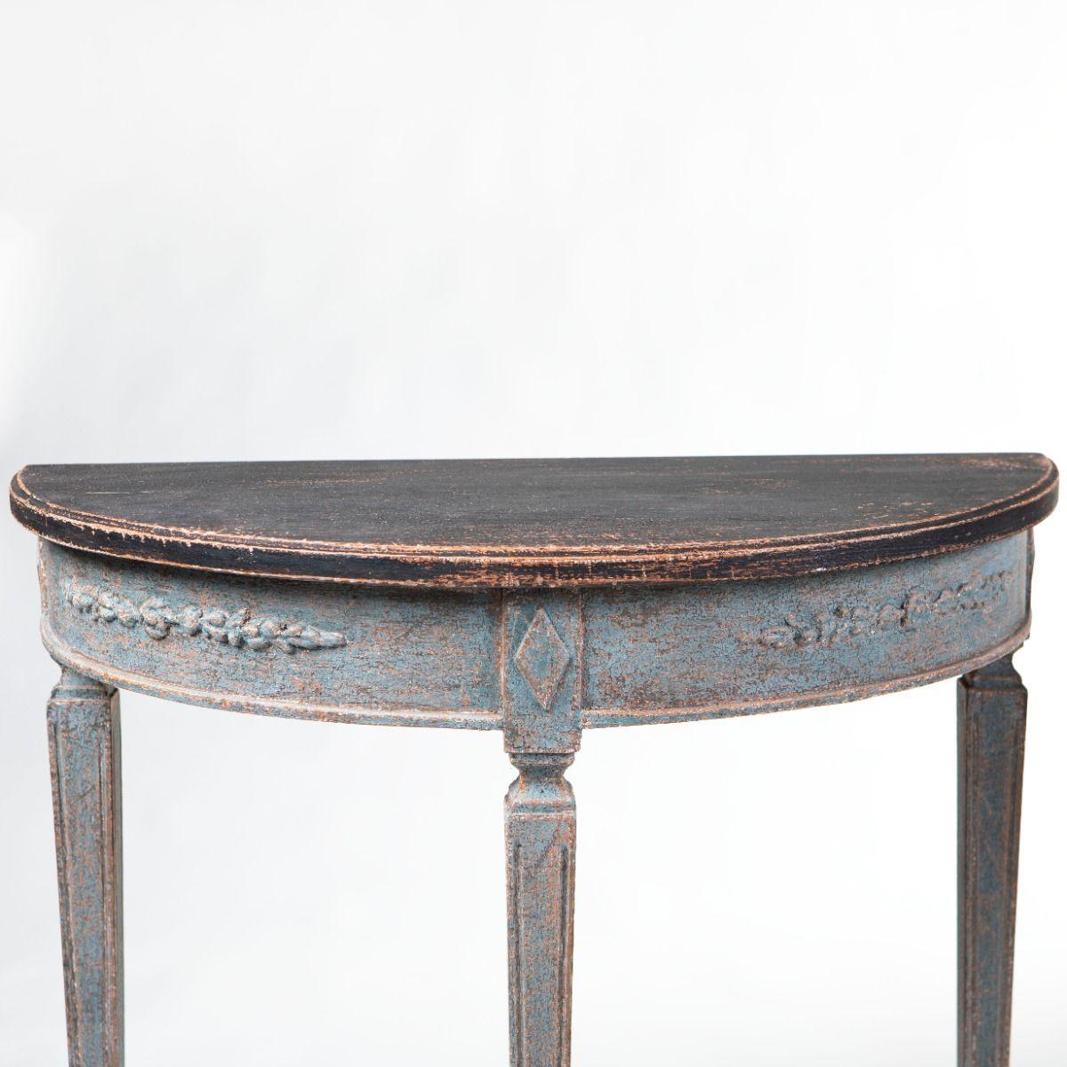 Pin Paire d'élégantes tables console Demi lune, style Gustavien, Suède en vente