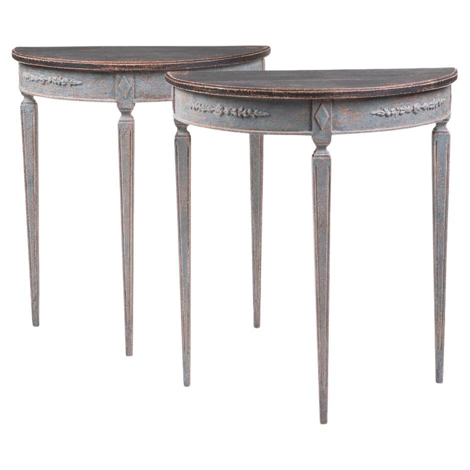 Paire d'élégantes tables console Demi lune, style Gustavien, Suède en vente