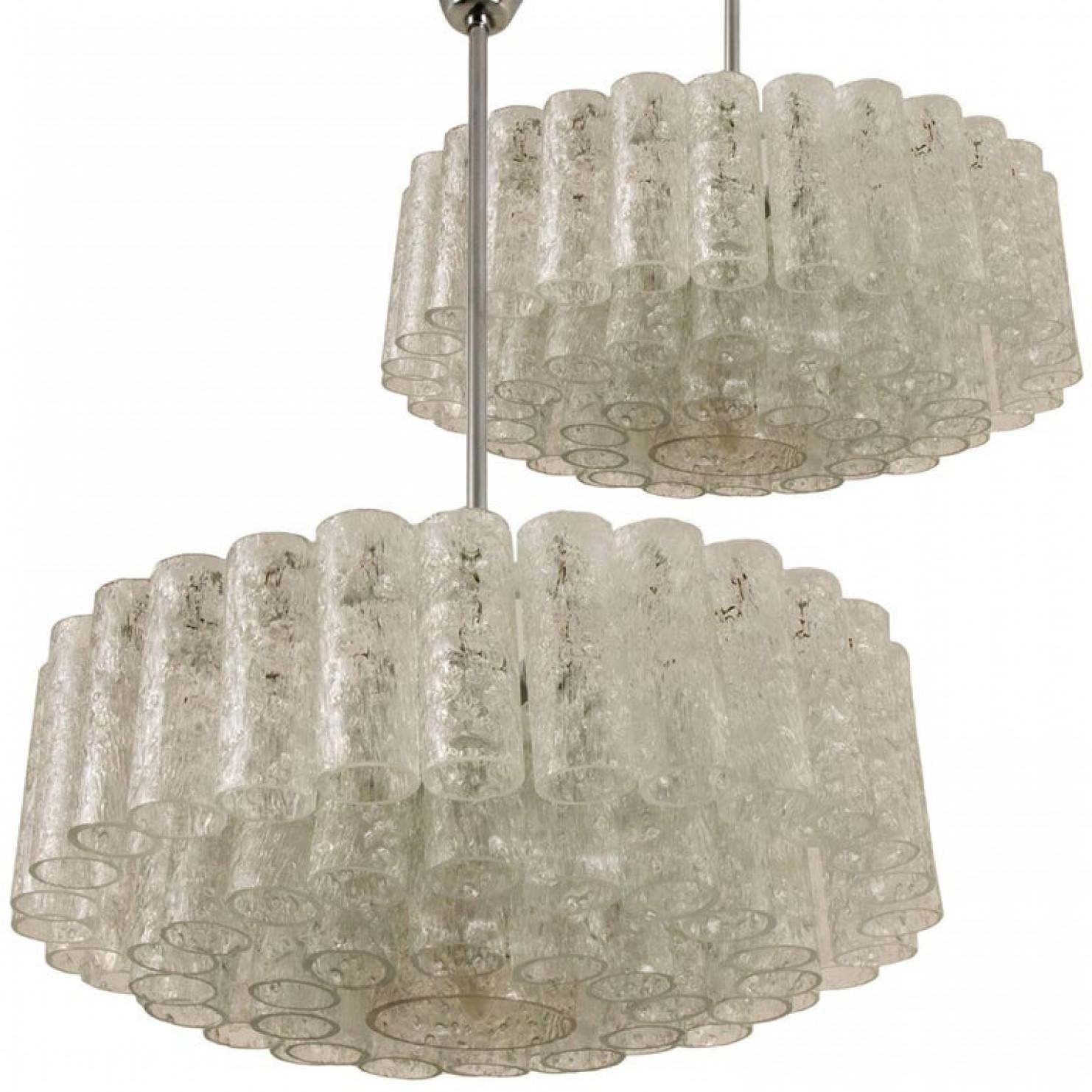 Elegante Doria-Kronleuchter, 60 Glasröhren, 1960er Jahre, Paar (Sonstiges) im Angebot