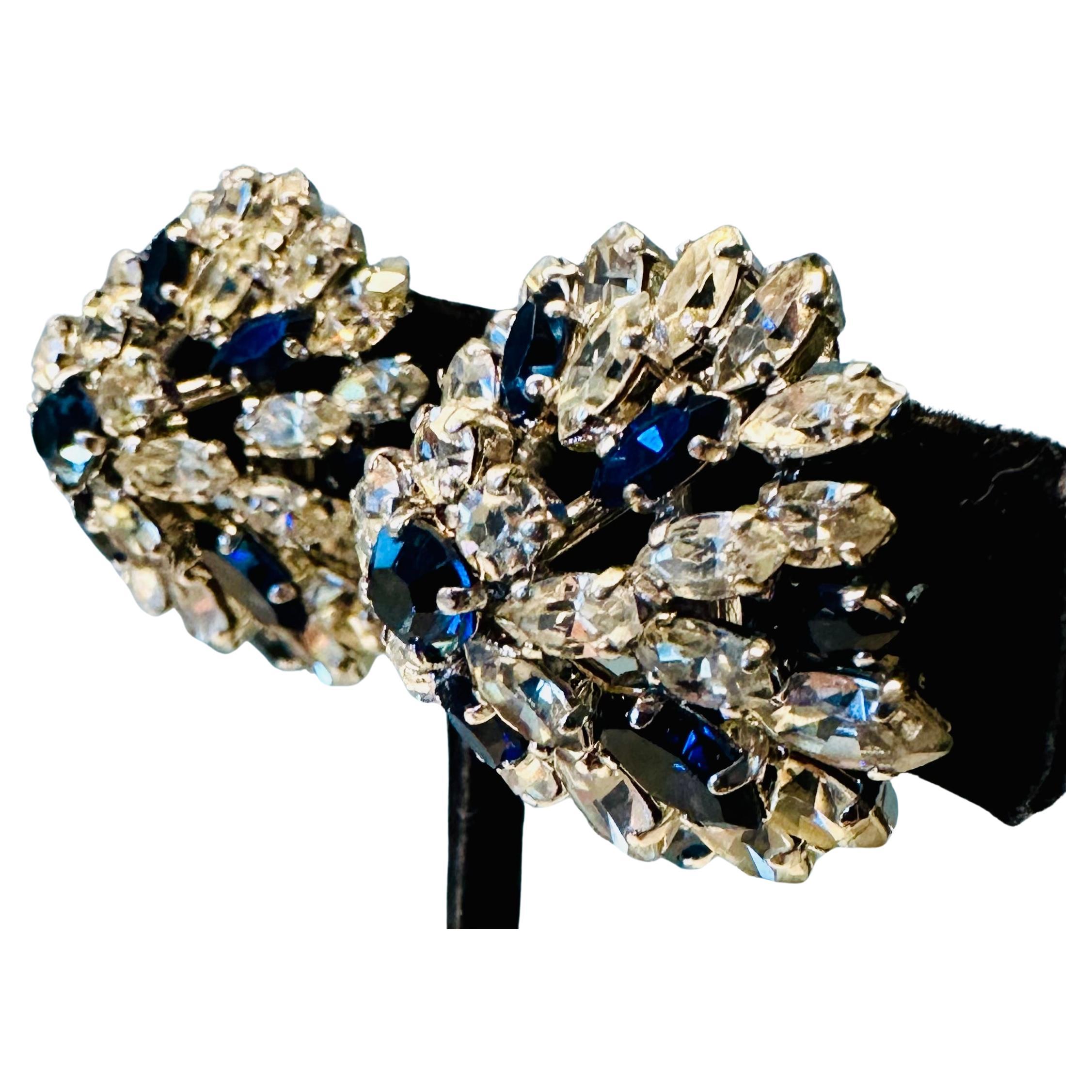 Paar elegante Ohrringe in blauem und klarem Kristall von Christian Dior aus den frühen 1960er Jahren