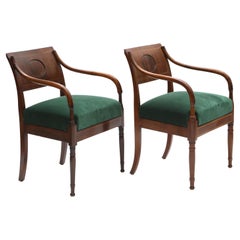 Paire d'élégants fauteuils Empire en acajou