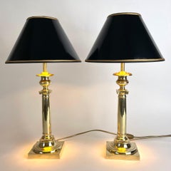 Paire d'élégantes lampes de table Empire en bronze. Début du 19e siècle