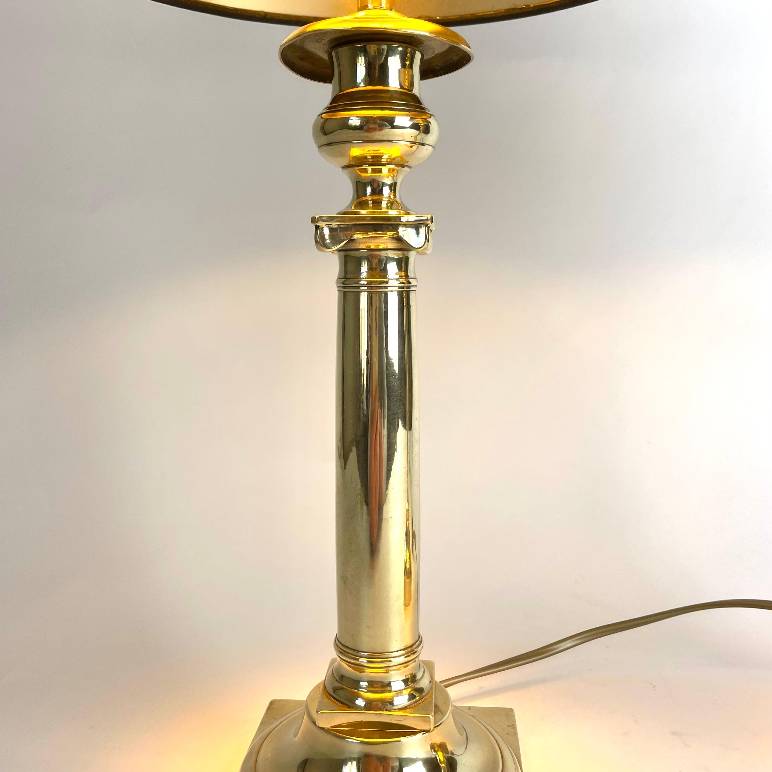 Elegante Empire-Tischlampen aus Bronze, Paar. Anfang 19. Jahrhundert im Angebot 2