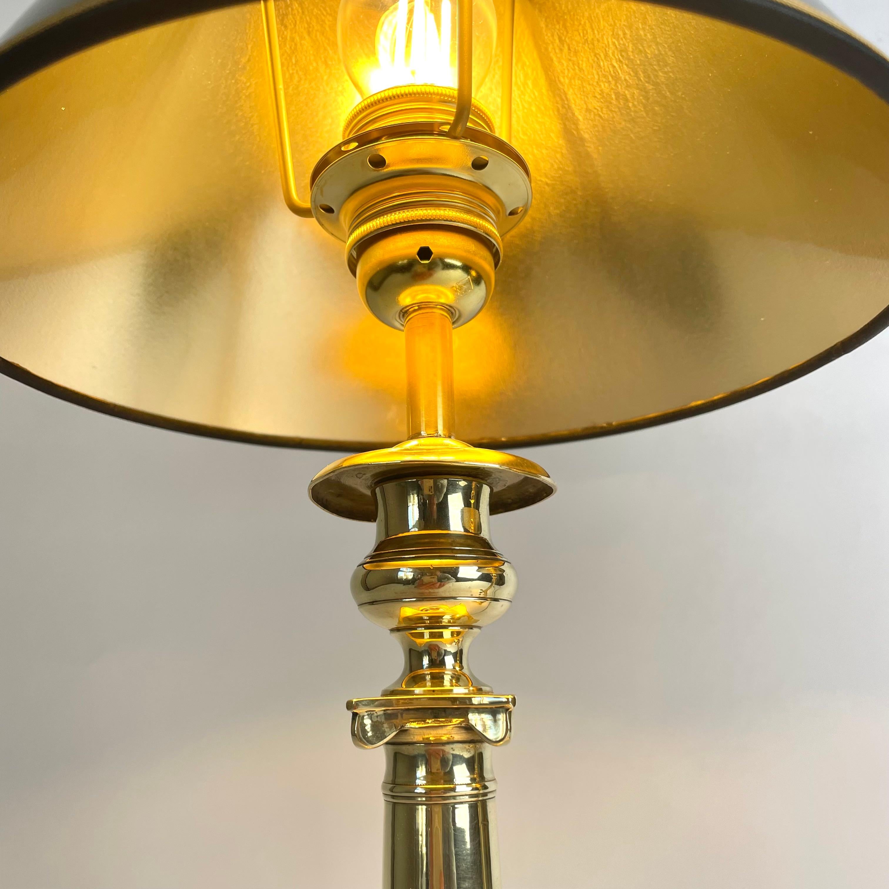 Elegante Empire-Tischlampen aus Bronze, Paar. Anfang 19. Jahrhundert im Angebot 3