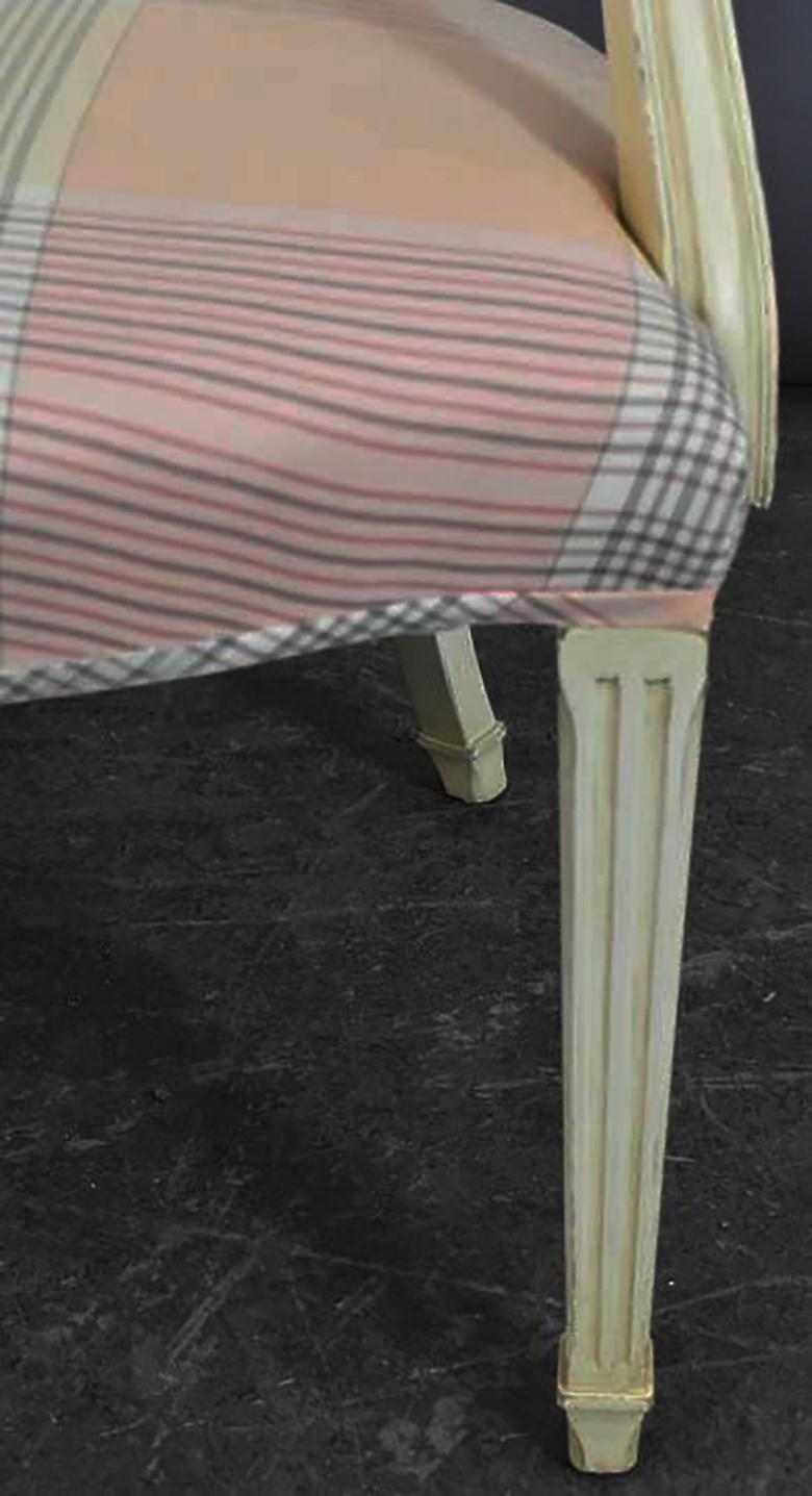 XIX secolo Coppia di eleganti fauteuil francesi di pregio con tappezzeria rosa e menta in vendita