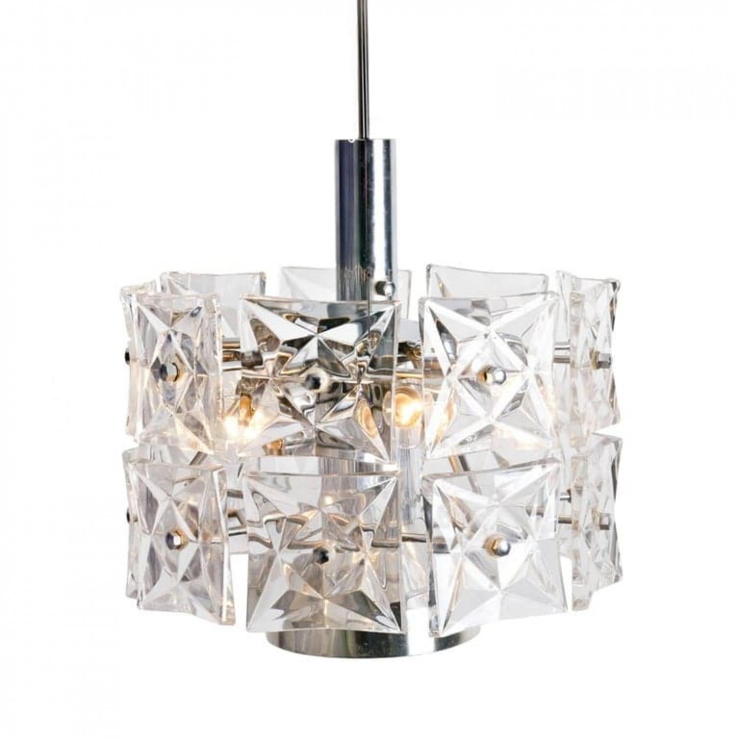 Mid-Century moderno Pair of Elegant Fine Modern Kinkeldey Chandeliers, 1970 in vendita