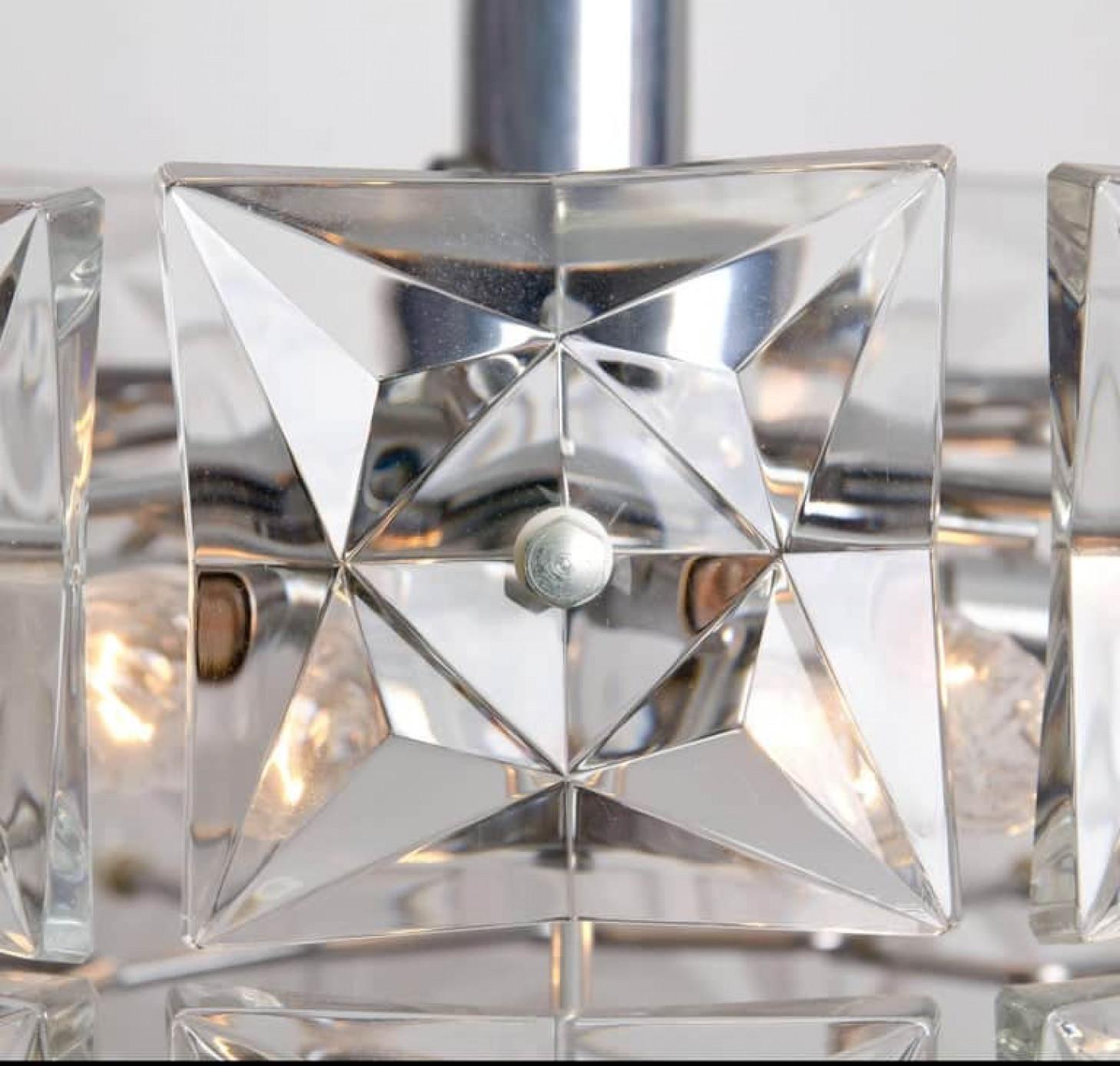 Altro Pair of Elegant Fine Modern Kinkeldey Chandeliers, 1970 in vendita