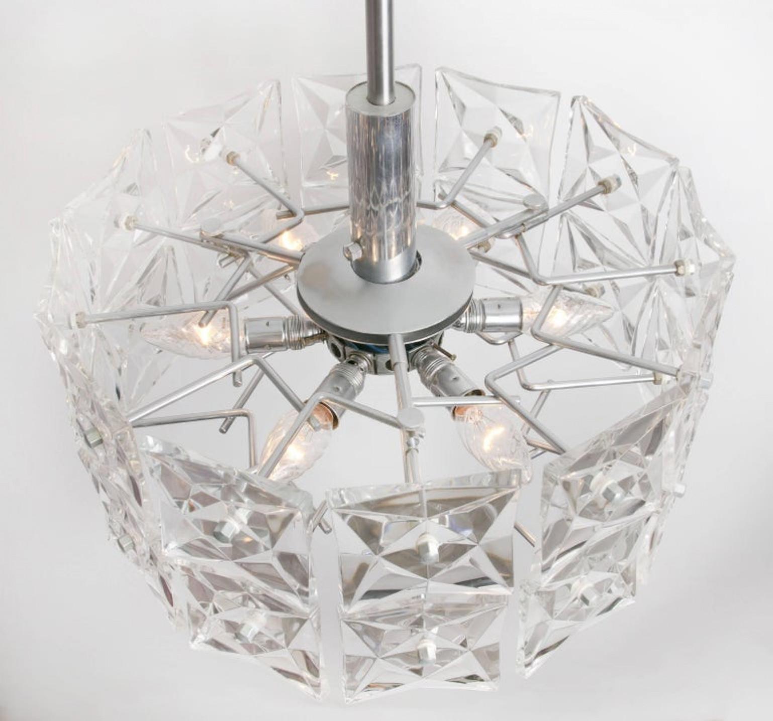 20th Century Pair of Elegant Fine Modern Kinkeldey Chandeliers, 1970 For Sale