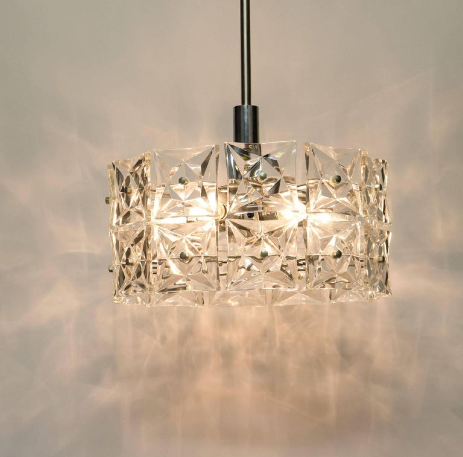 Crystal Pair of Elegant Fine Modern Kinkeldey Chandeliers, 1970 For Sale