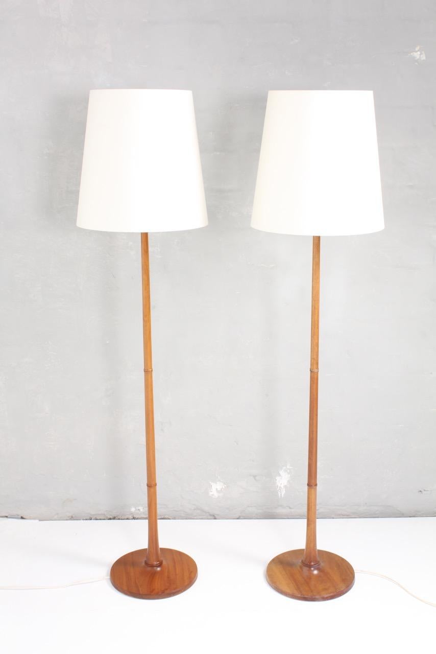 Mid-20th Century Pair of Elegant Floor Lamps by Esben Klint