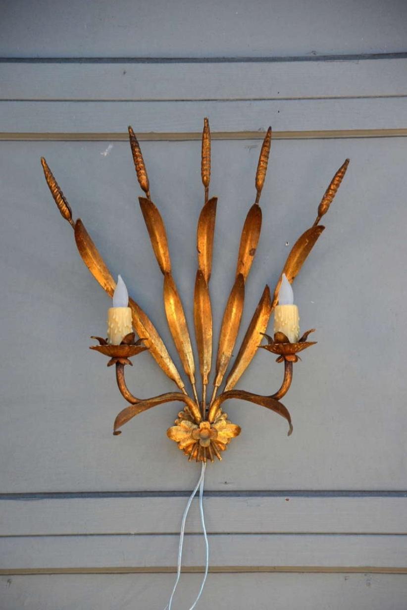 Pair of Elegant French Gilt Metal Sconces In Good Condition For Sale In Los Angeles, CA