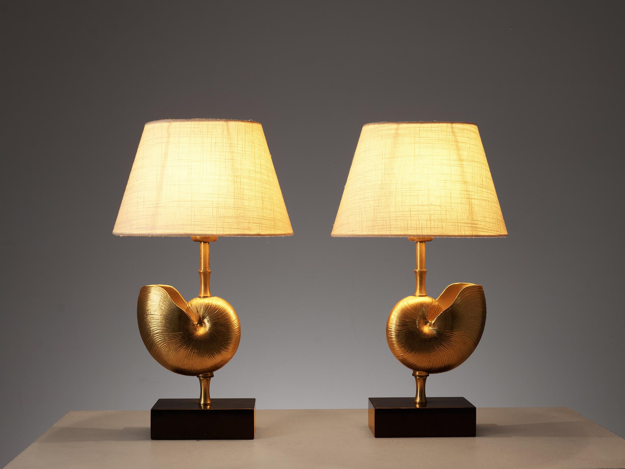 Mid-Century Modern Pair of Elegant French Shell Table Lamps in Brass 