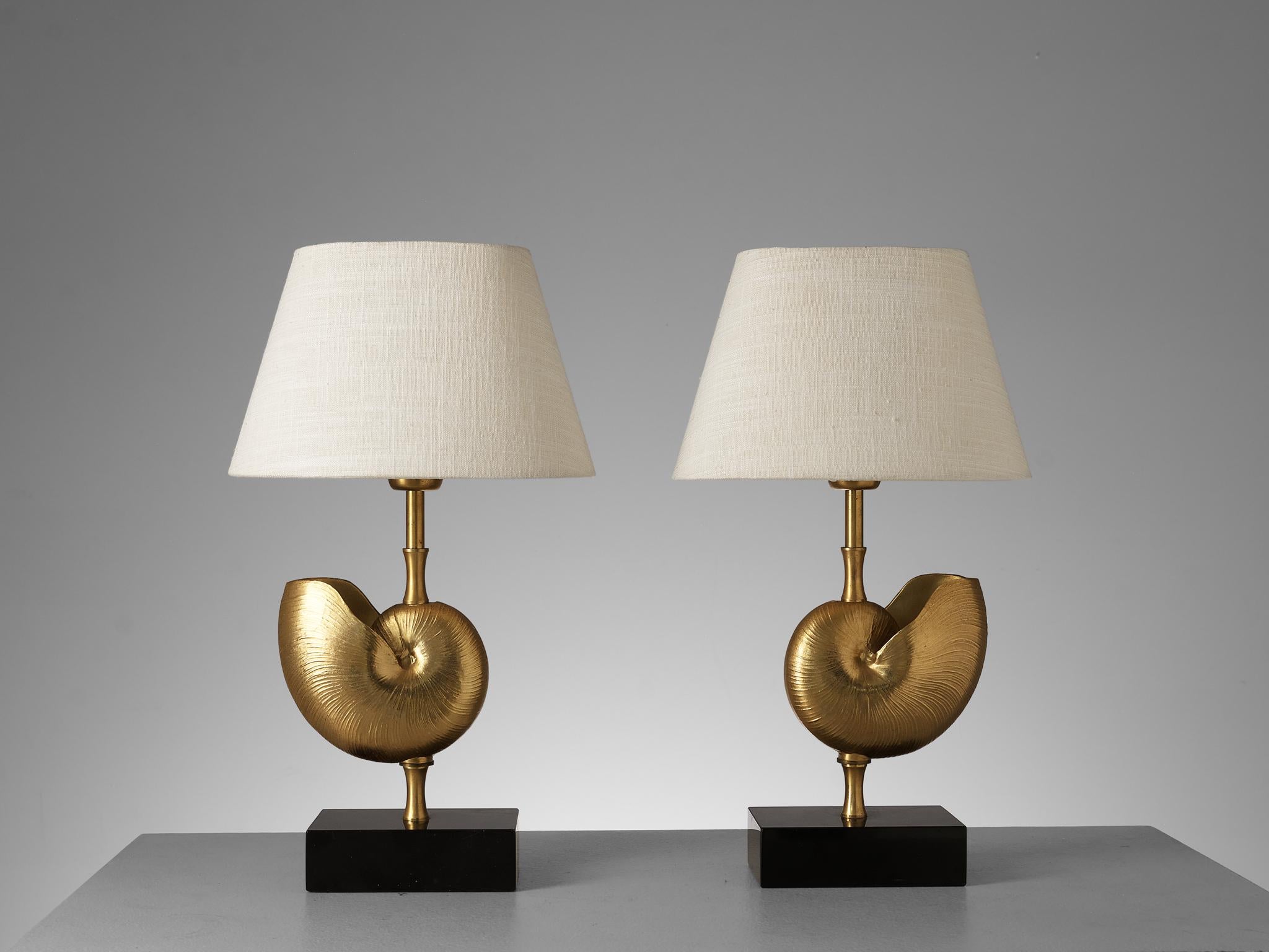 Pair of Elegant French Shell Table Lamps in Brass  In Good Condition In Waalwijk, NL