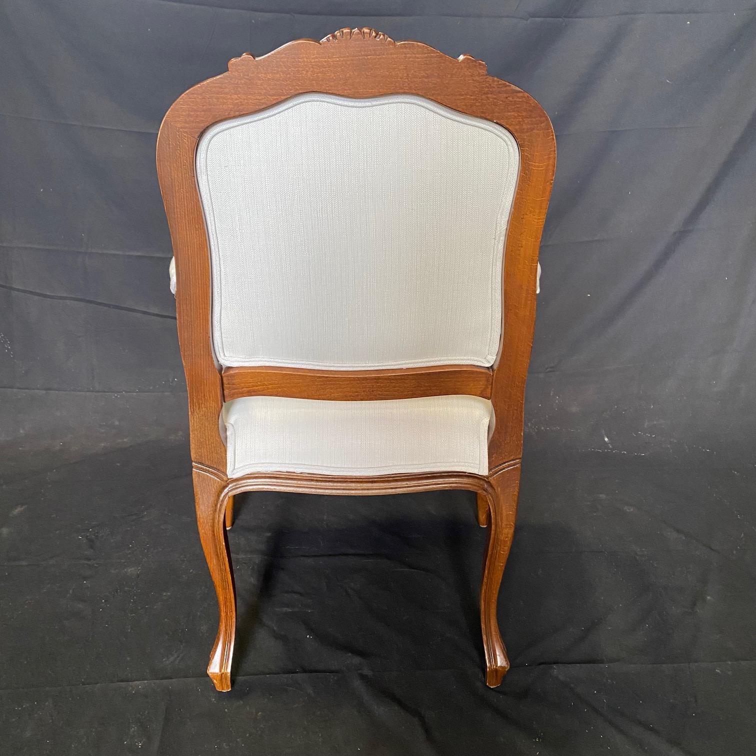 Pair of Elegant French Walnut Louis XV Armchairs  In Good Condition For Sale In Hopewell, NJ