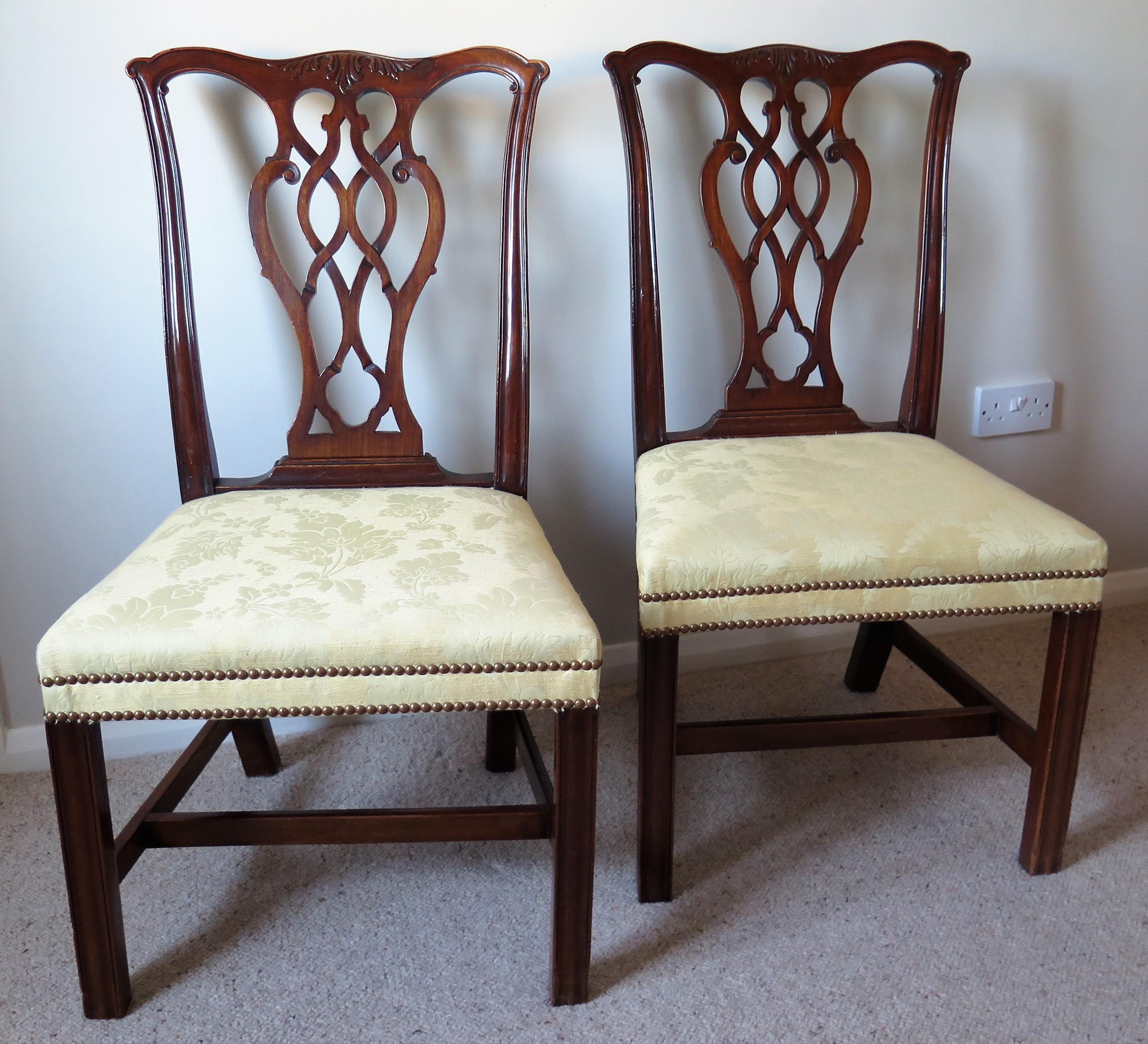 Pair of Elegant George 111 Mahogany Chippendale Chairs Reupholstered, Circa 1770 In Good Condition In Lincoln, Lincolnshire
