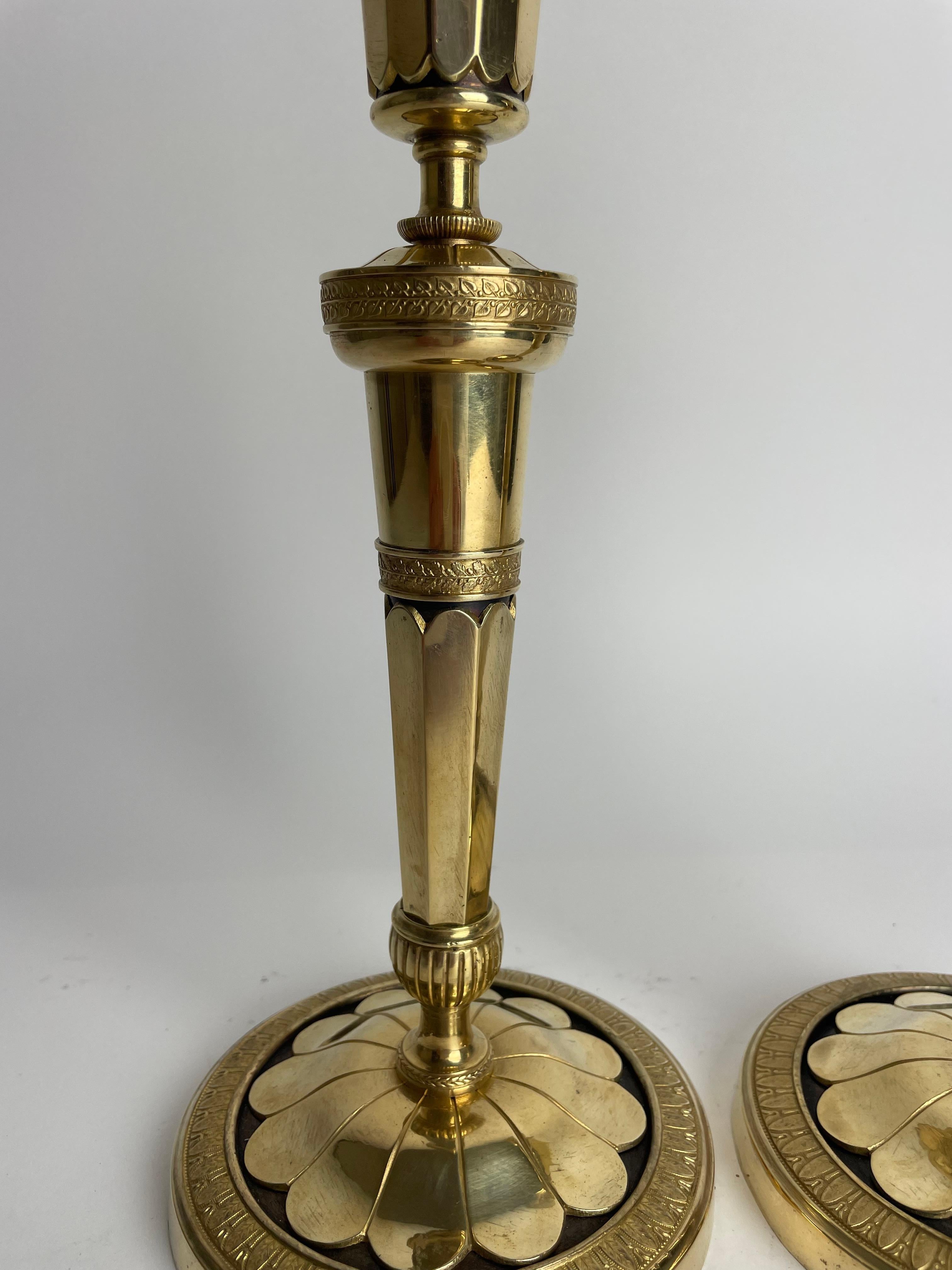 19th Century Pair of Elegant Gilded and Dark Patinated Empire Candlesticks, circa 1810 For Sale