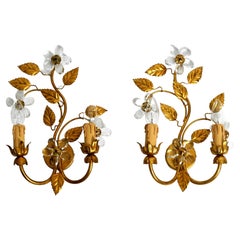 Pair of elegant gilded Italian 1970s floral Regency Murano glass wall lamps