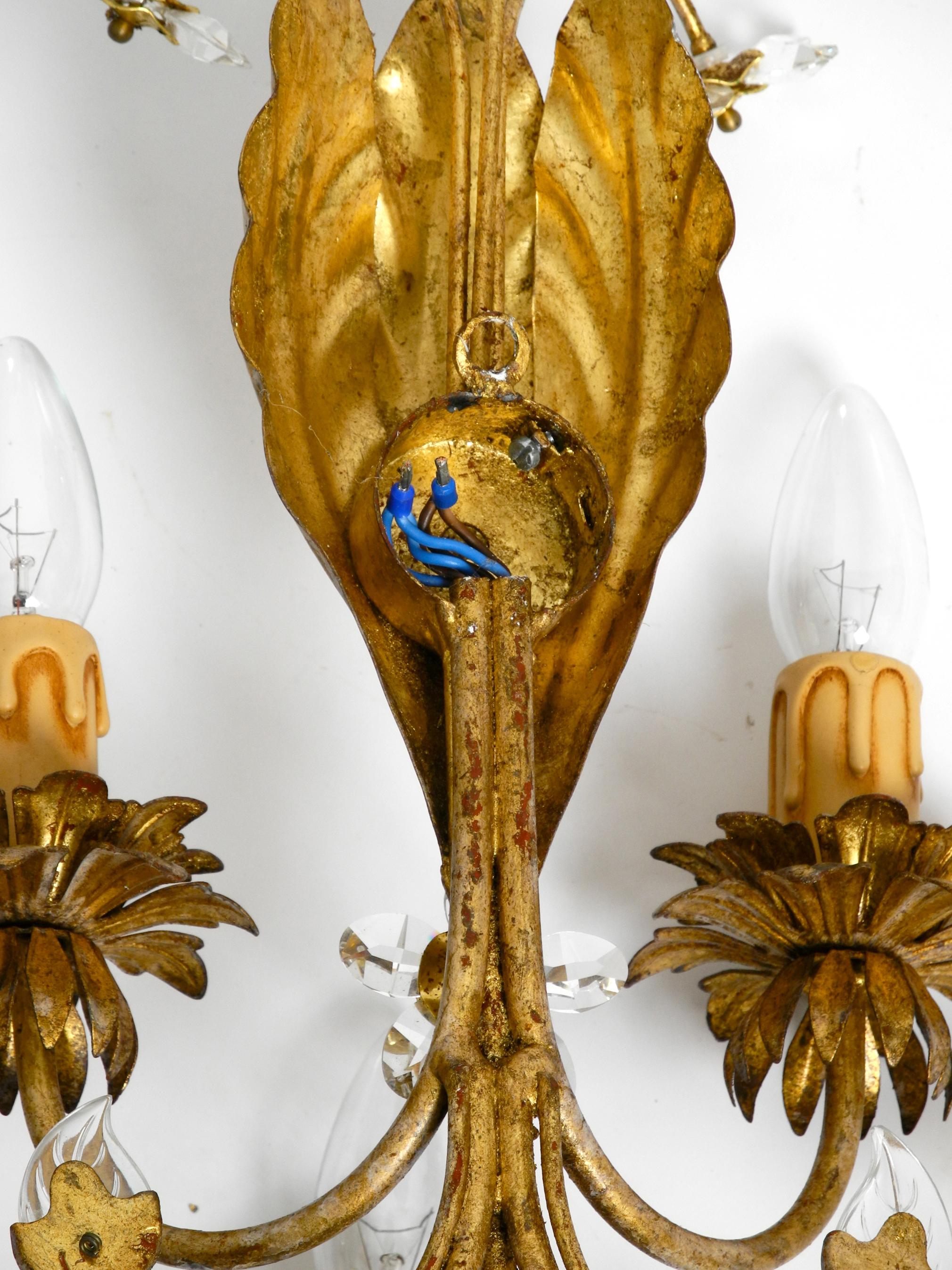 Pair of Elegant Gold Plated Italian 1980s Floral Regency Murano Glass Sconces For Sale 6