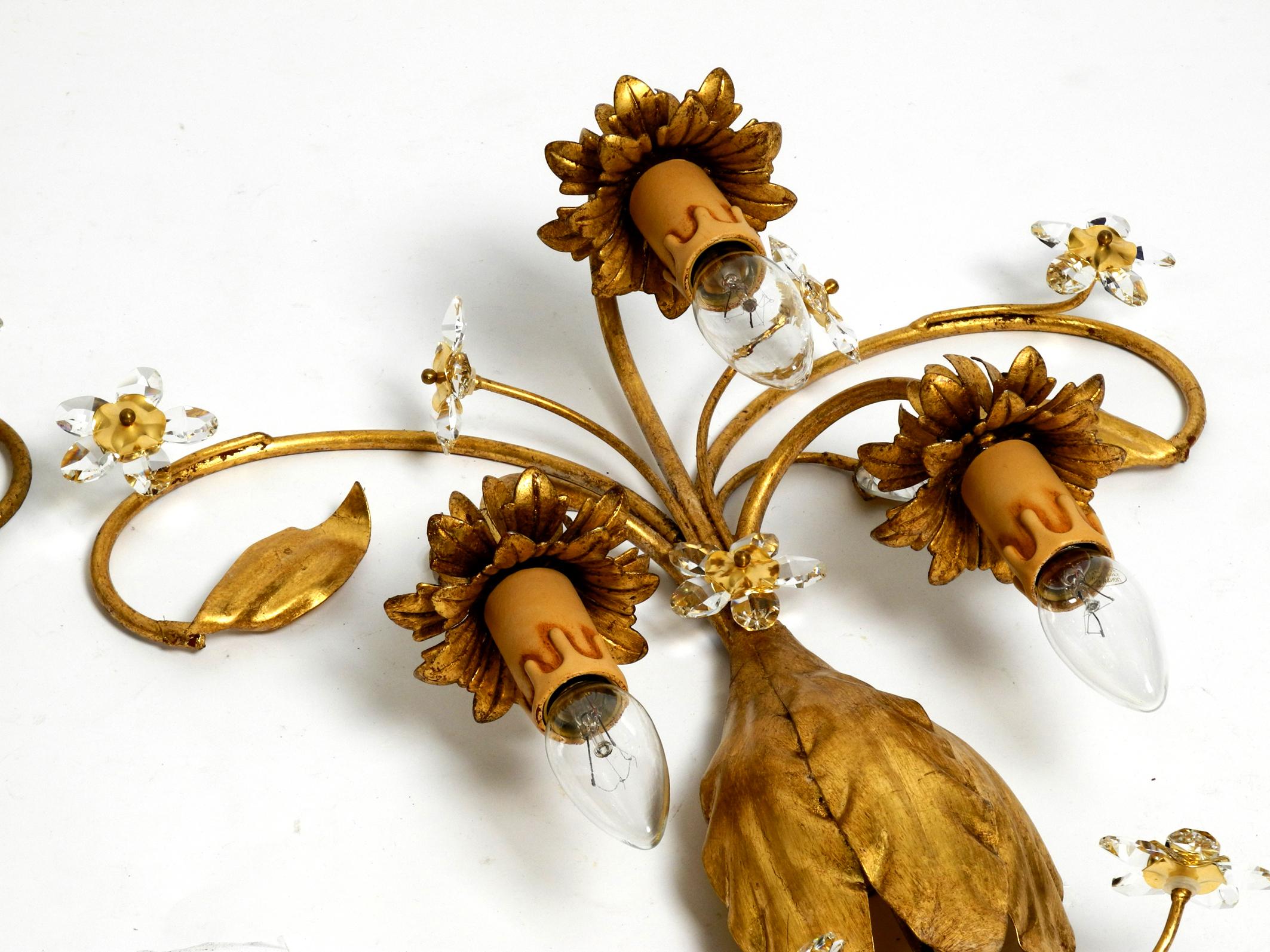 Pair of Elegant Gold Plated Italian 1980s Floral Regency Murano Glass Sconces For Sale 11