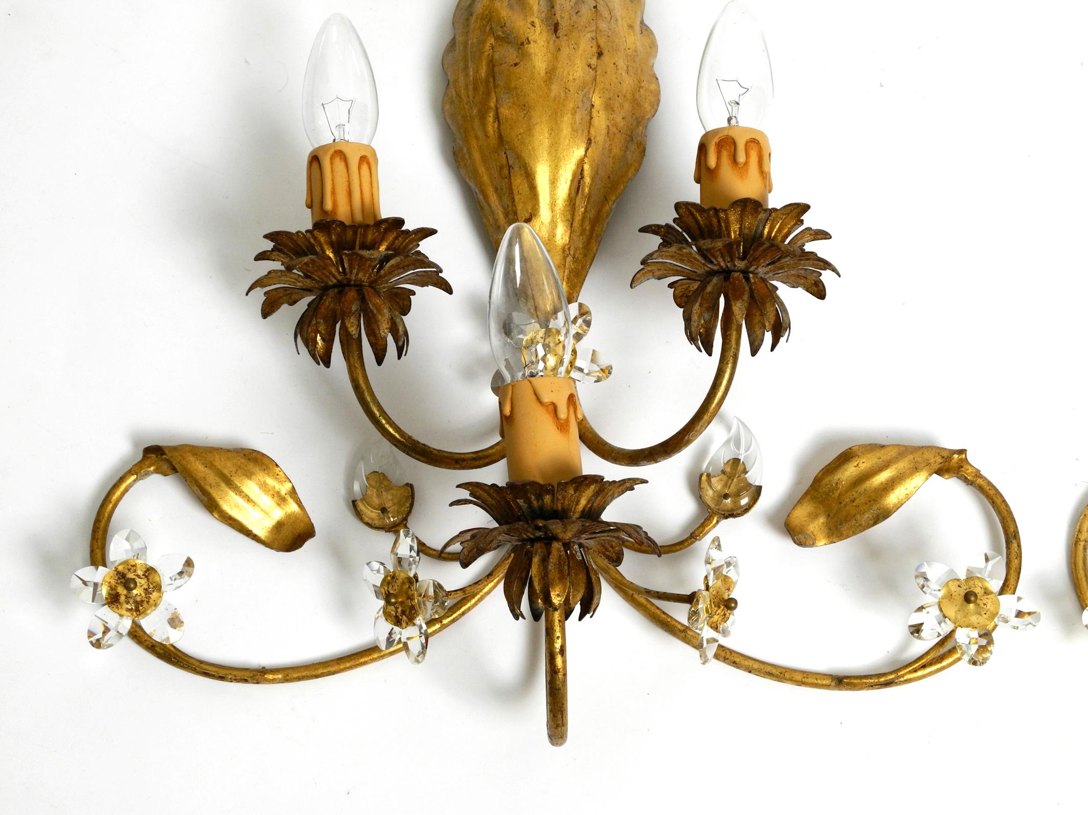 Pair of Elegant Gold Plated Italian 1980s Floral Regency Murano Glass Sconces For Sale 12