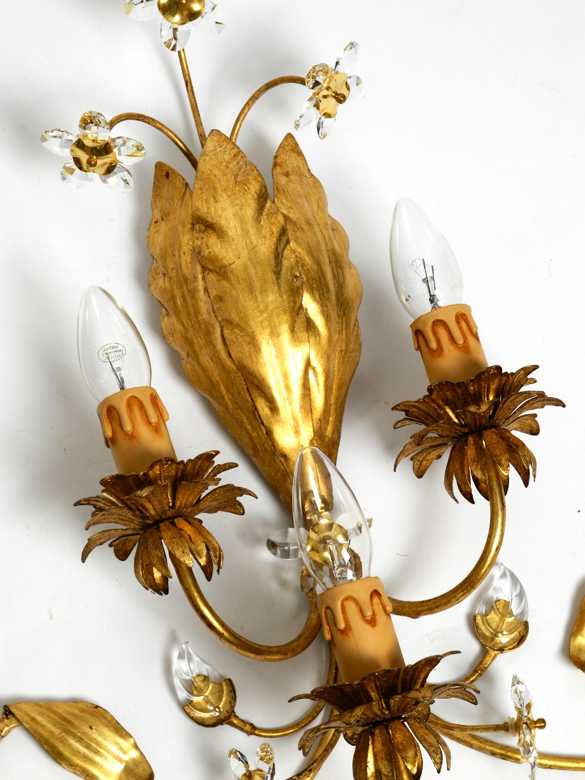 Pair of Elegant Gold Plated Italian 1980s Floral Regency Murano Glass Sconces For Sale 3