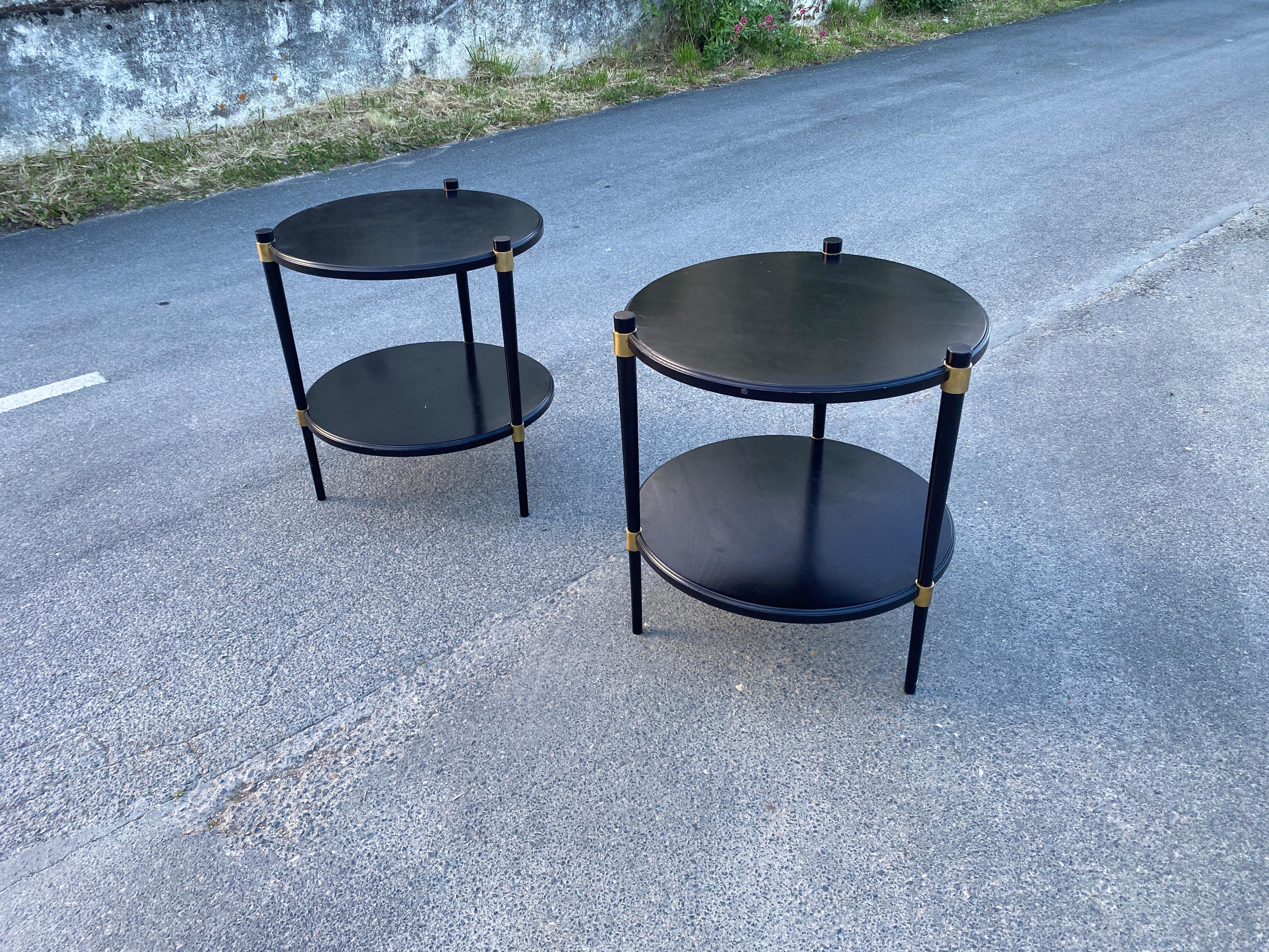 Coppia di eleganti gueridon in legno laccato e ottone del 1960 circa in vendita 5