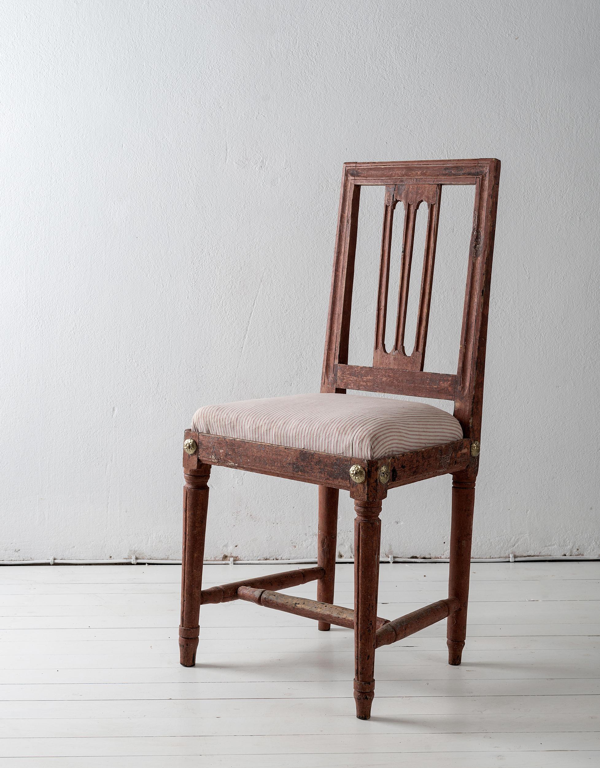 Swedish Pair of Elegant Gustavian Chairs in Original Paint, circa 1780 For Sale