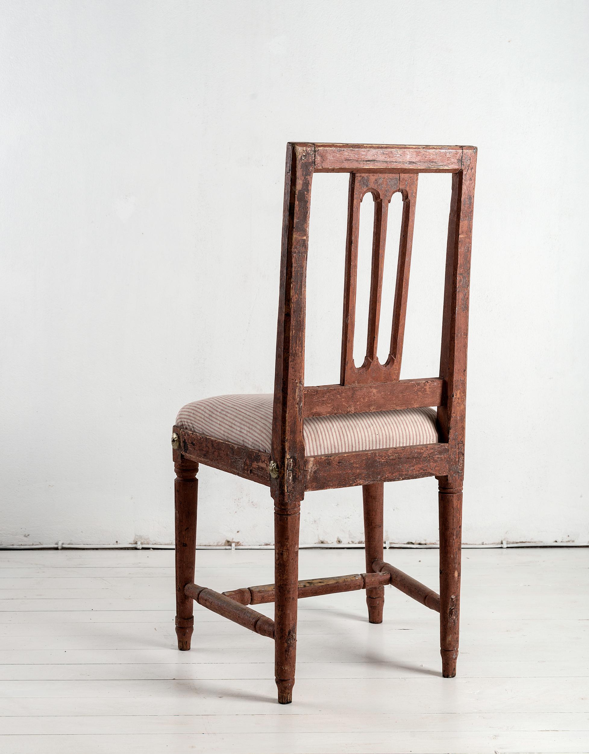 Paar elegante Gustavianische Stühle in Originalfarbe:: um 1780 (Handbemalt) im Angebot