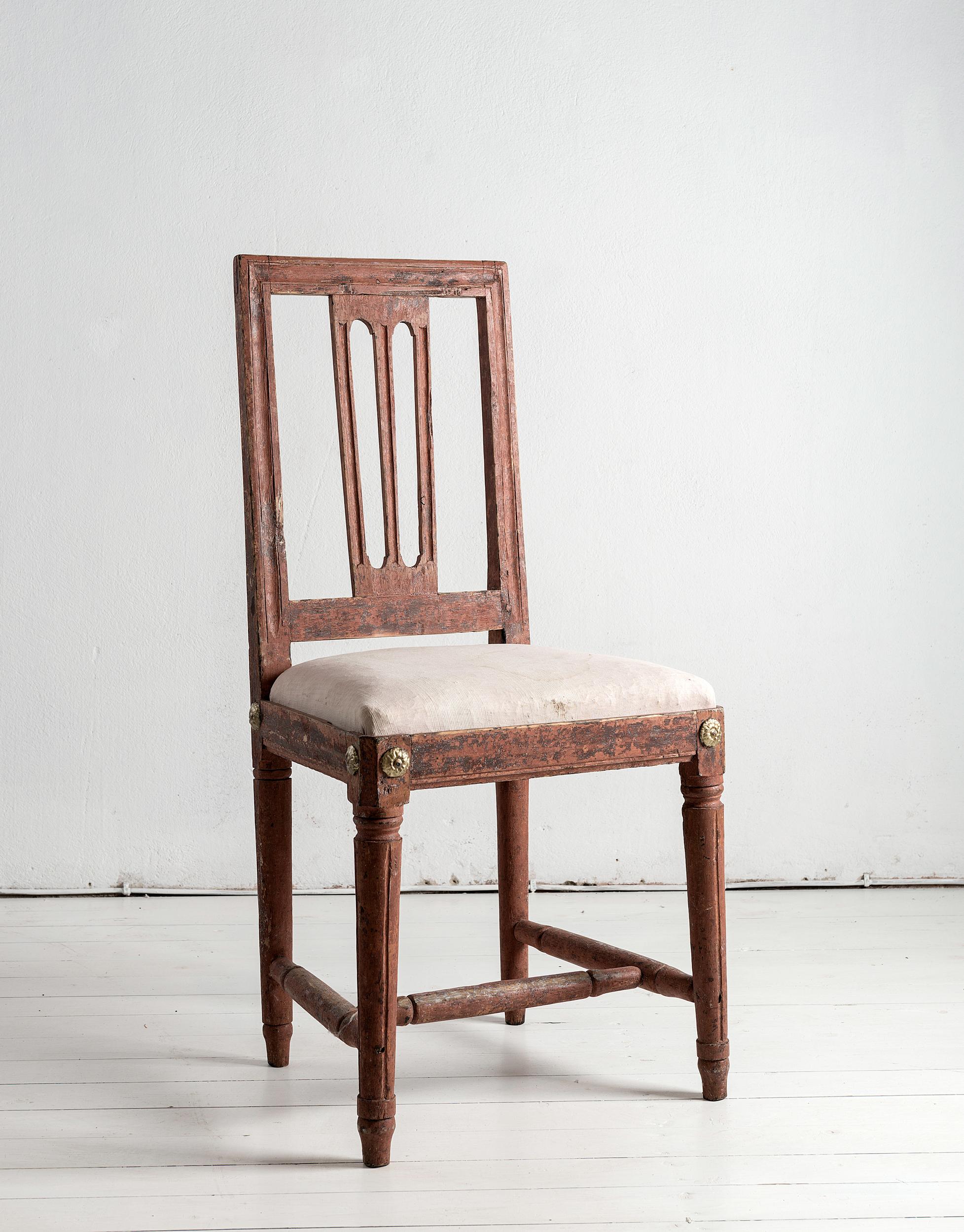 Paar elegante Gustavianische Stühle in Originalfarbe:: um 1780 im Zustand „Gut“ im Angebot in Jesteburg, DE