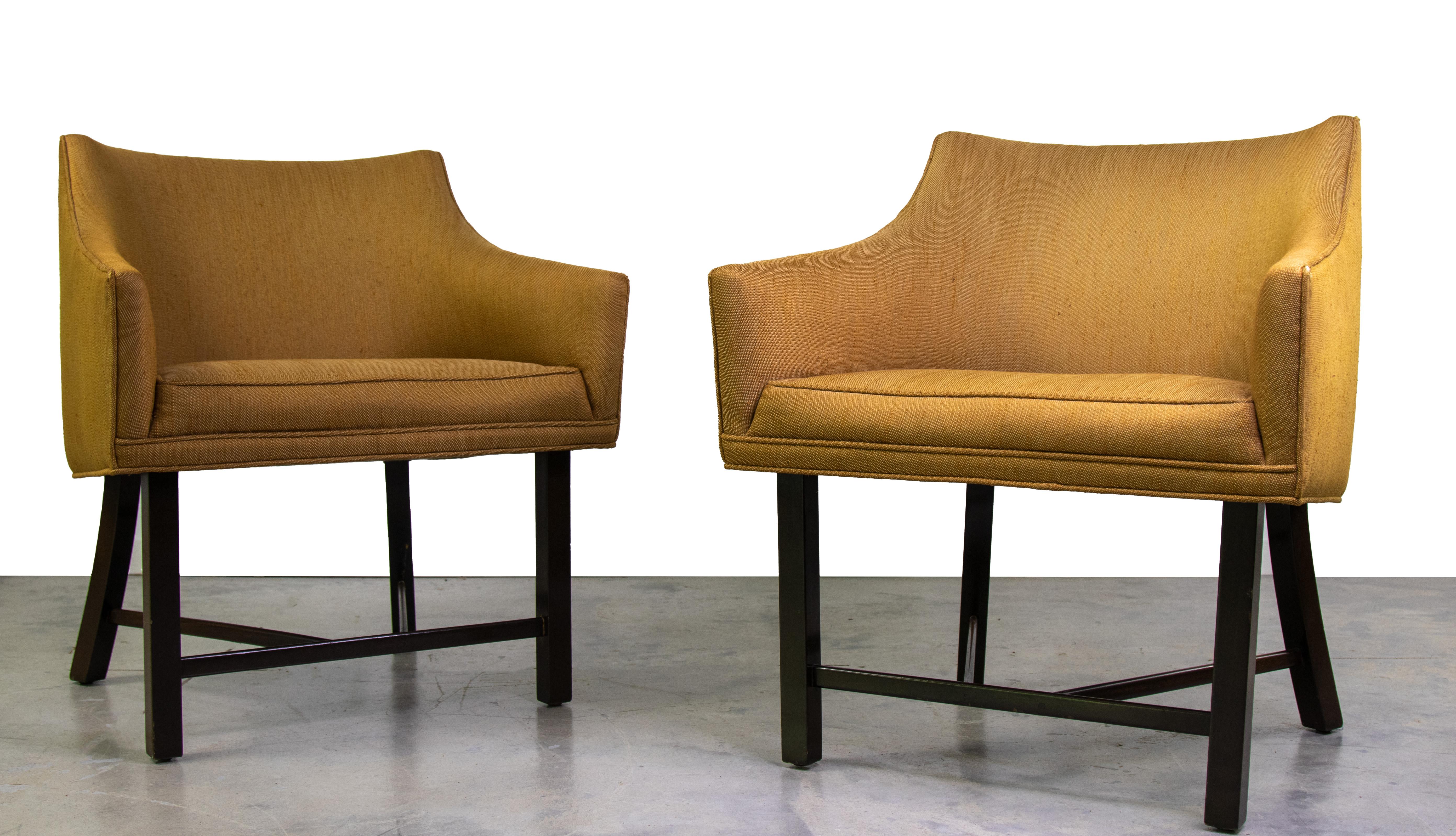 Pair of Elegant Harvey Probber Club Chairs in Mahogany and Linen Fabric 6