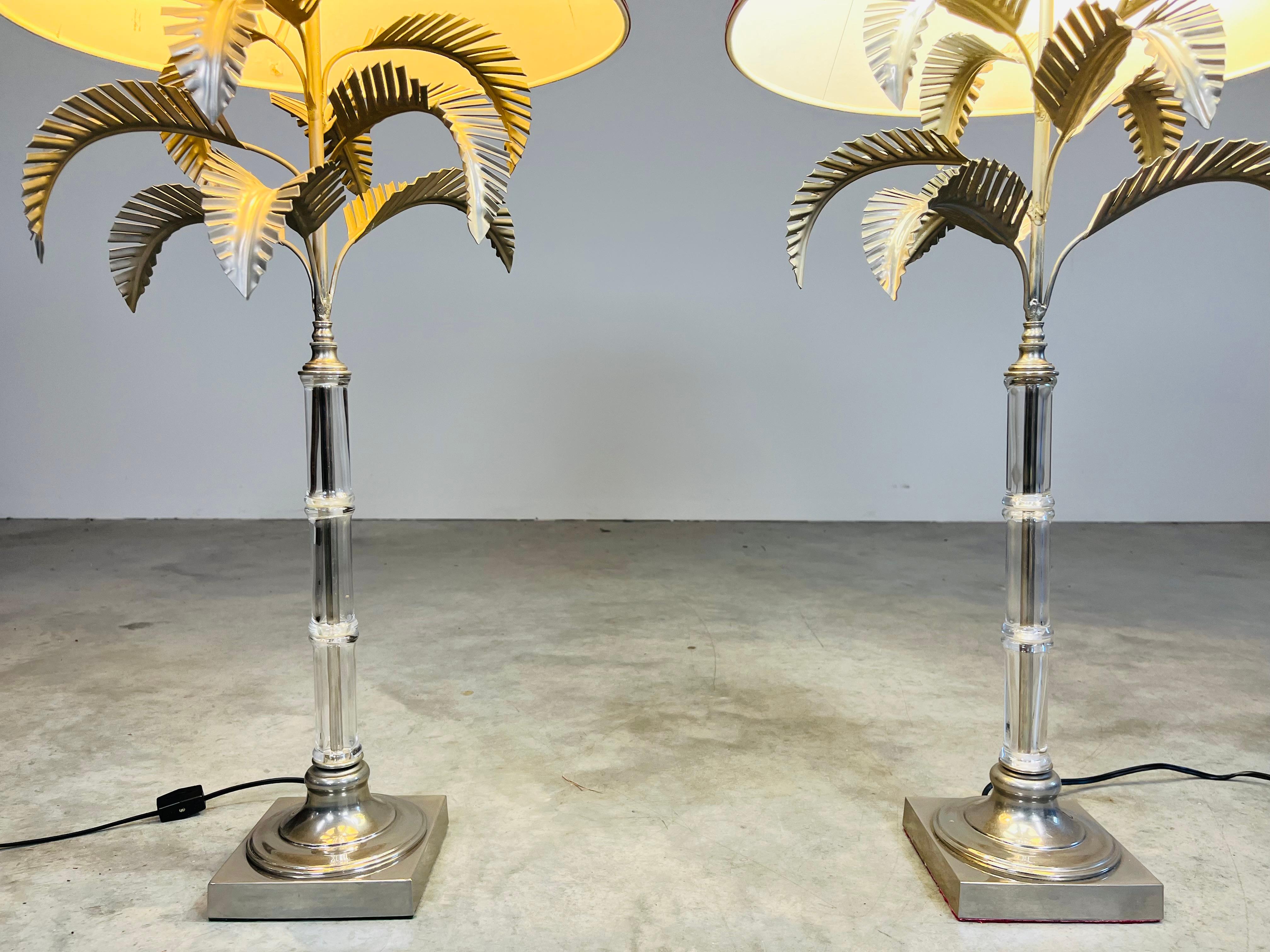 Pair of Elegant Hollywood Regency Glass Bamboo & Palm Lamps by Chapman c. 1970 In Excellent Condition For Sale In Southampton, NJ