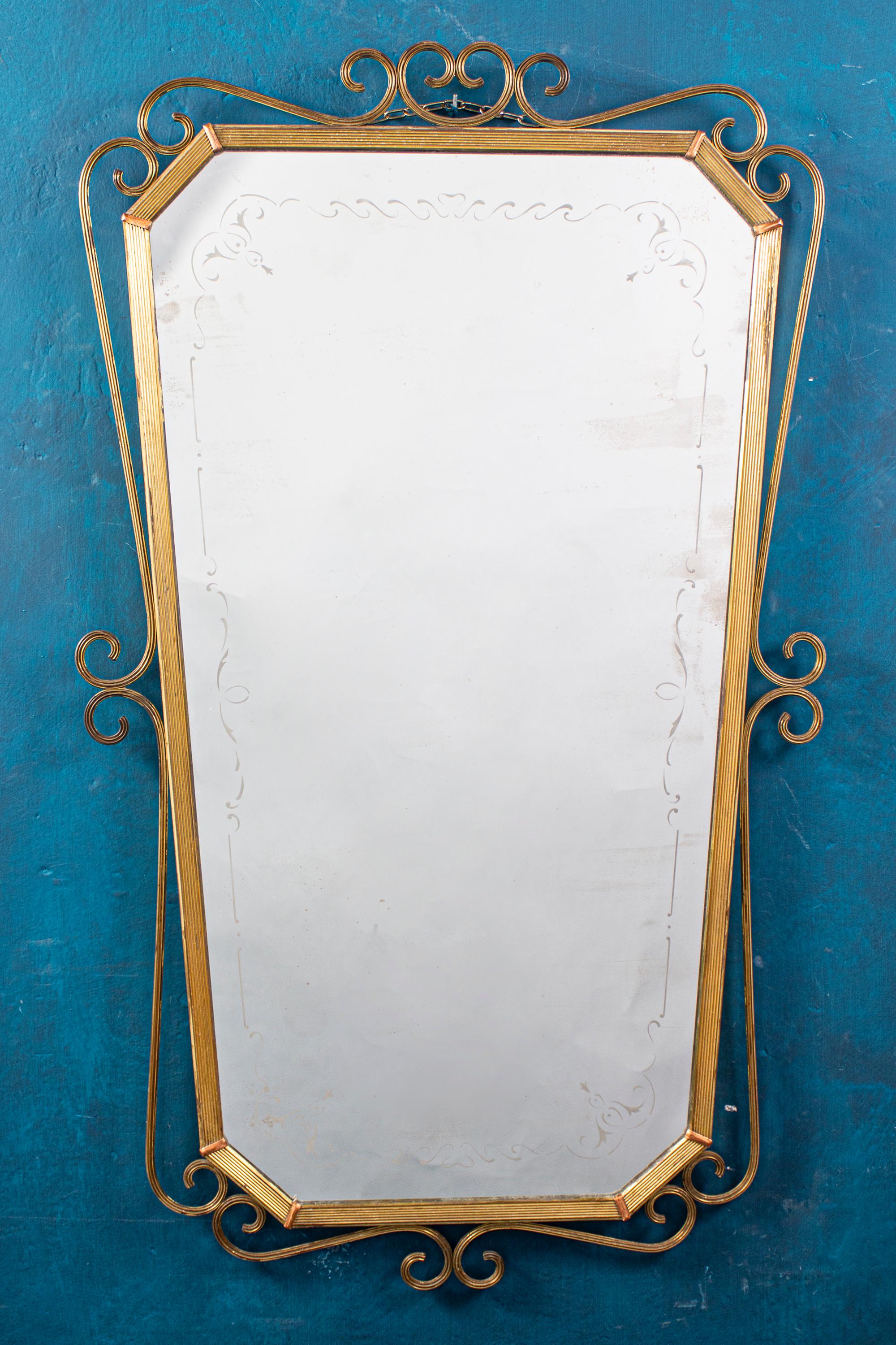 Amazing pair of brass mirror in the style of Gio Ponti, 1950s
 Very good vintage condition .


