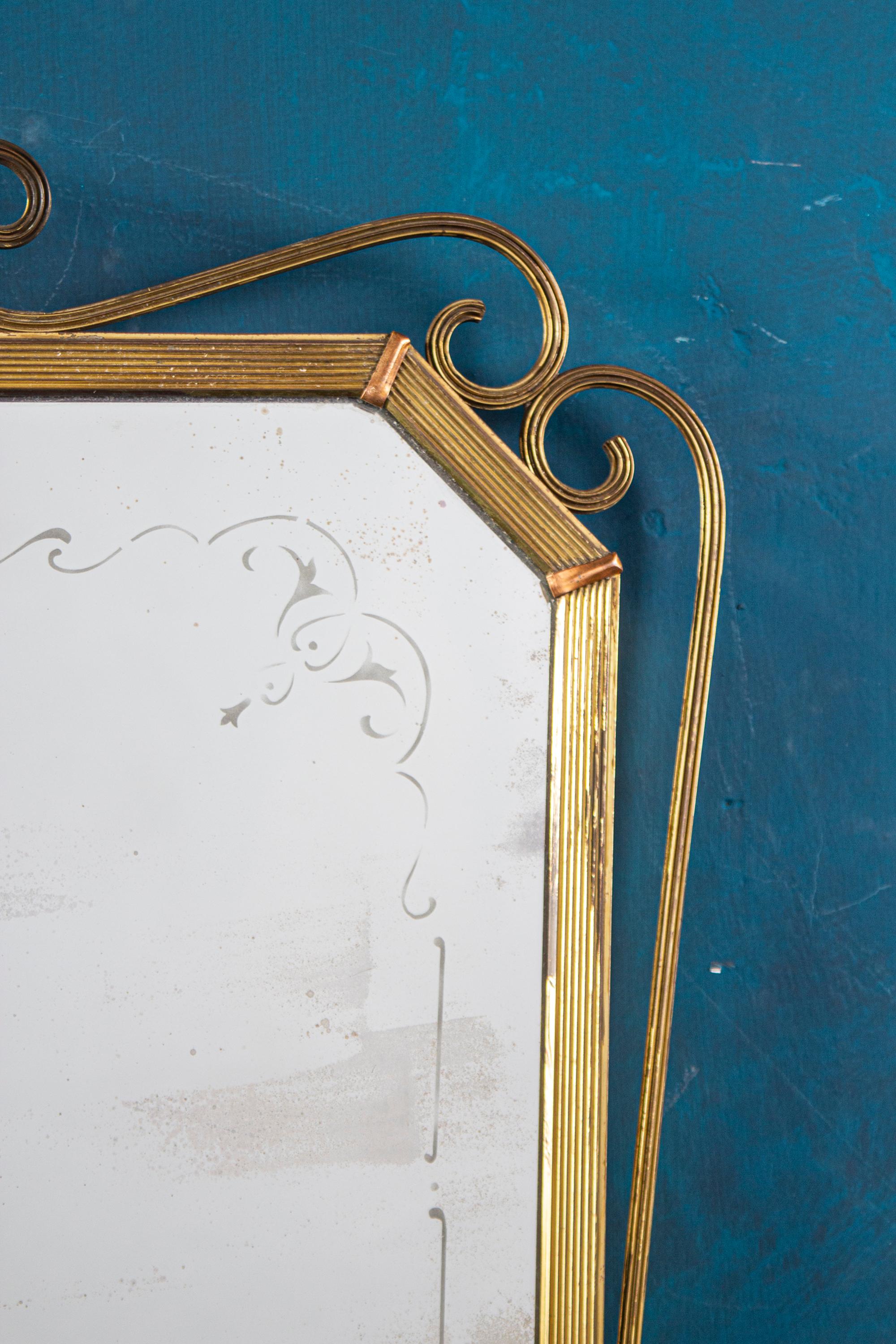 20th Century Pair of Elegant Italian  Mid -Century Brass Mirrors 1950' For Sale