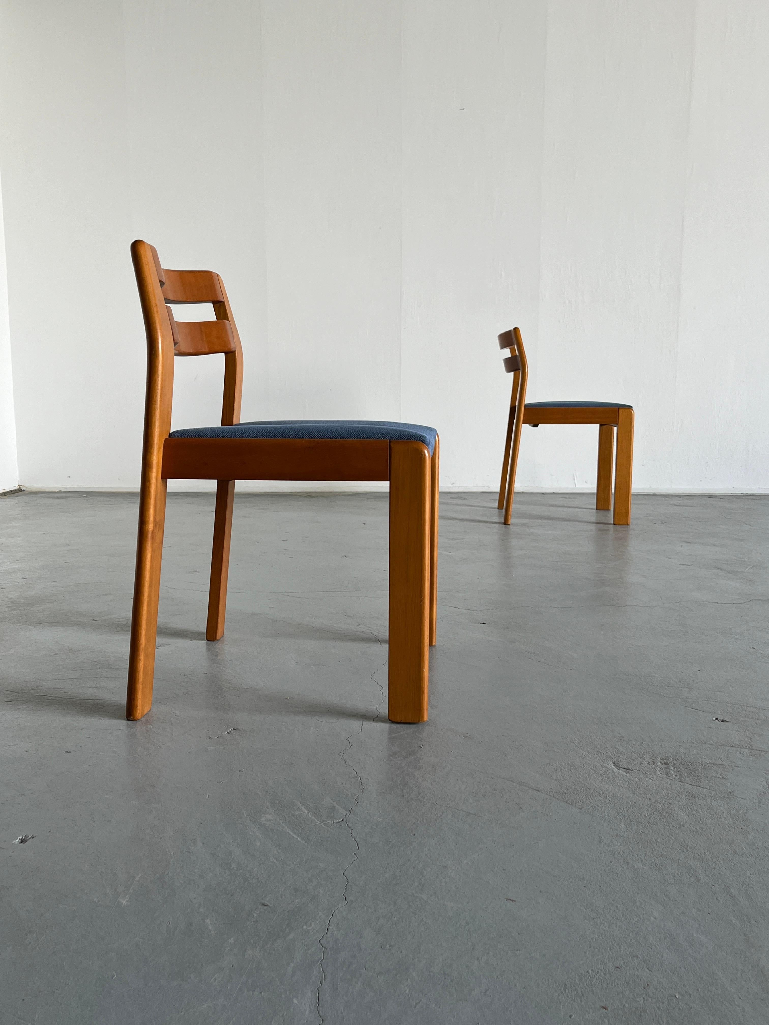 Pair of Elegant Italian Mid-Century Modern Lacquered Wood Dining Chairs, 1960s For Sale 1