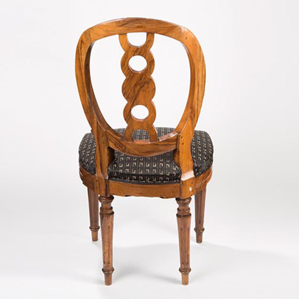 French Pair of Elegant Louis-Seize Chairs, France, circa 1760, Walnut, carved, For Sale