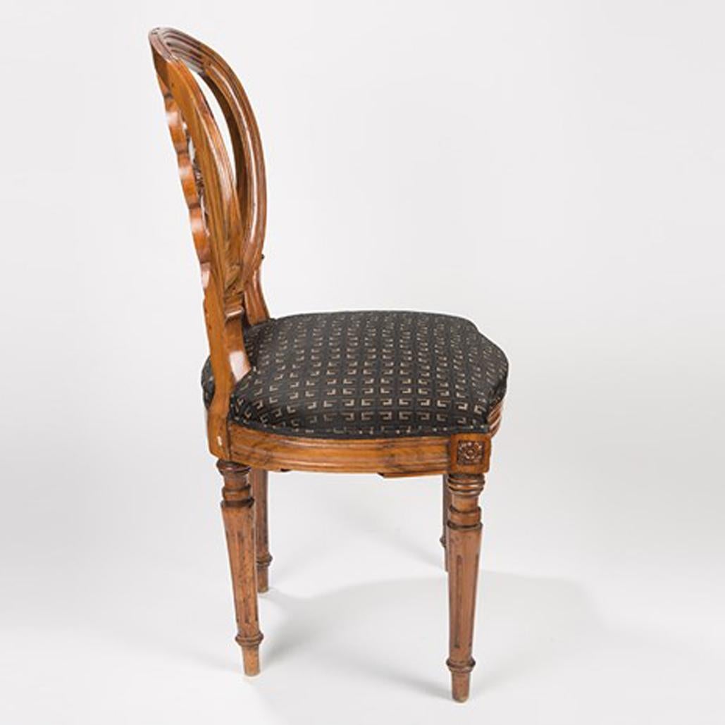 Carved Pair of Elegant Louis-Seize Chairs, France, circa 1760, Walnut, carved, For Sale
