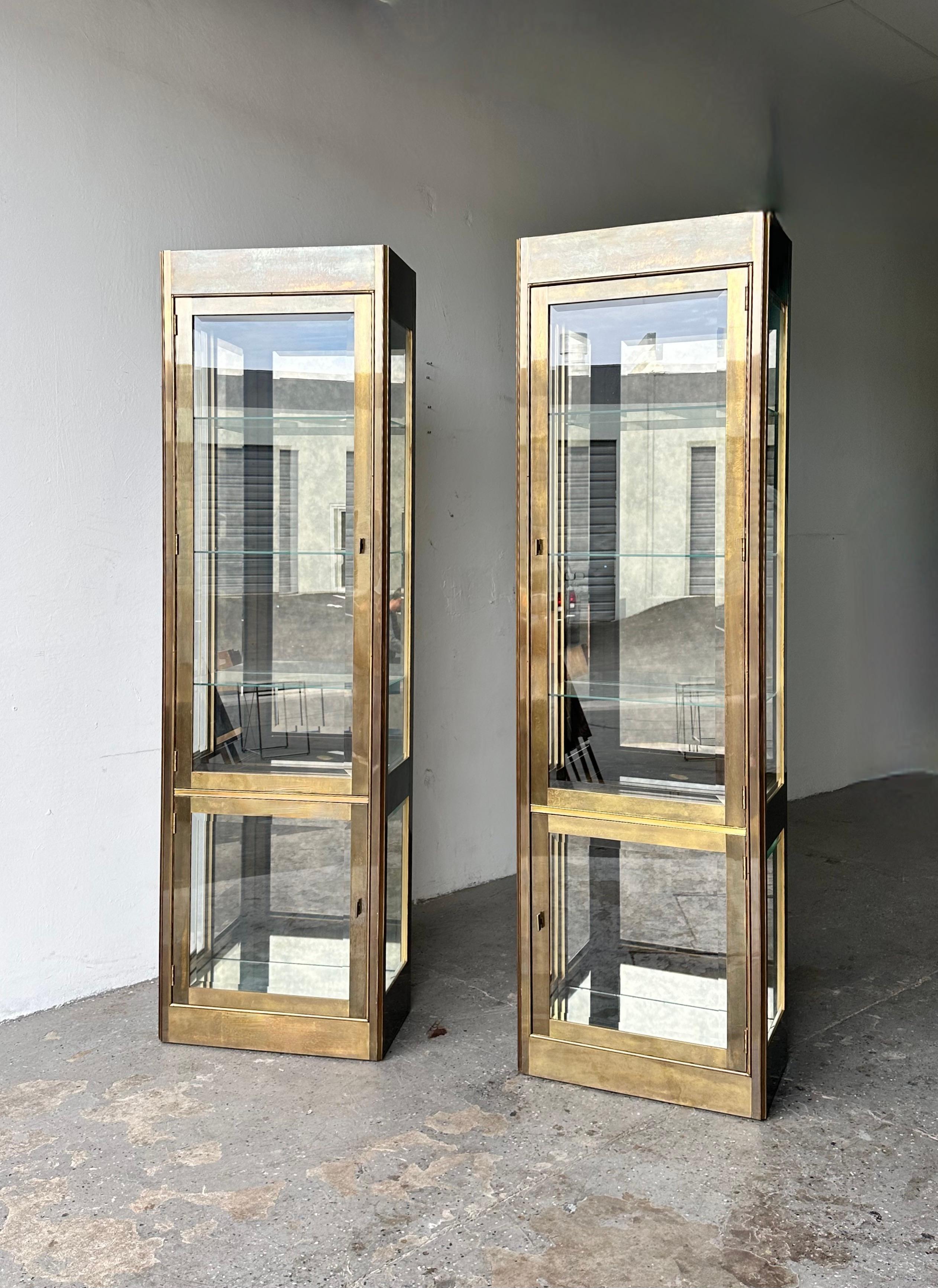 American Pair of Elegant Mastercraft Brass Vitrine Display Cabinets For Sale