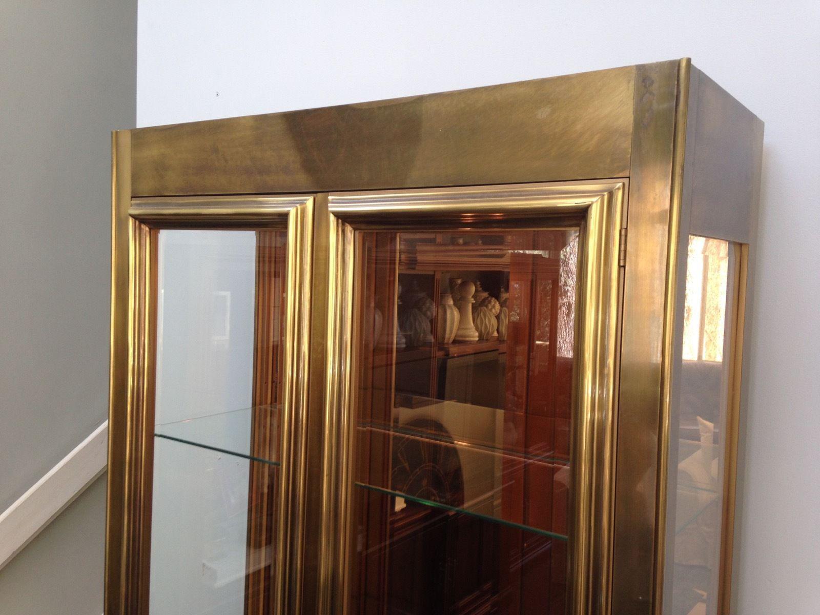 American Pair of Elegant Mastercraft Brass Vitrine Display Cabinets For Sale